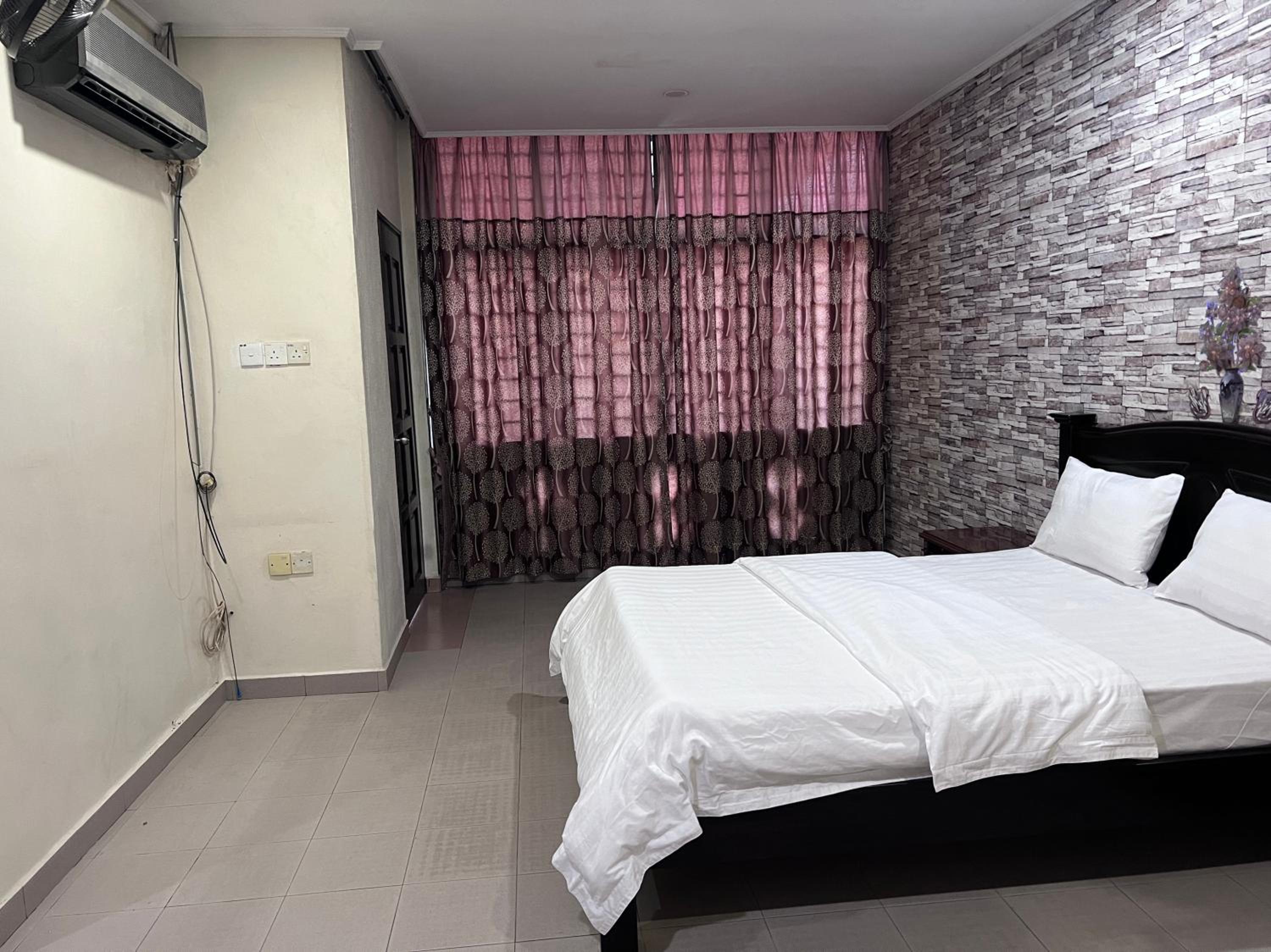 Hotel O Hifi Rooms