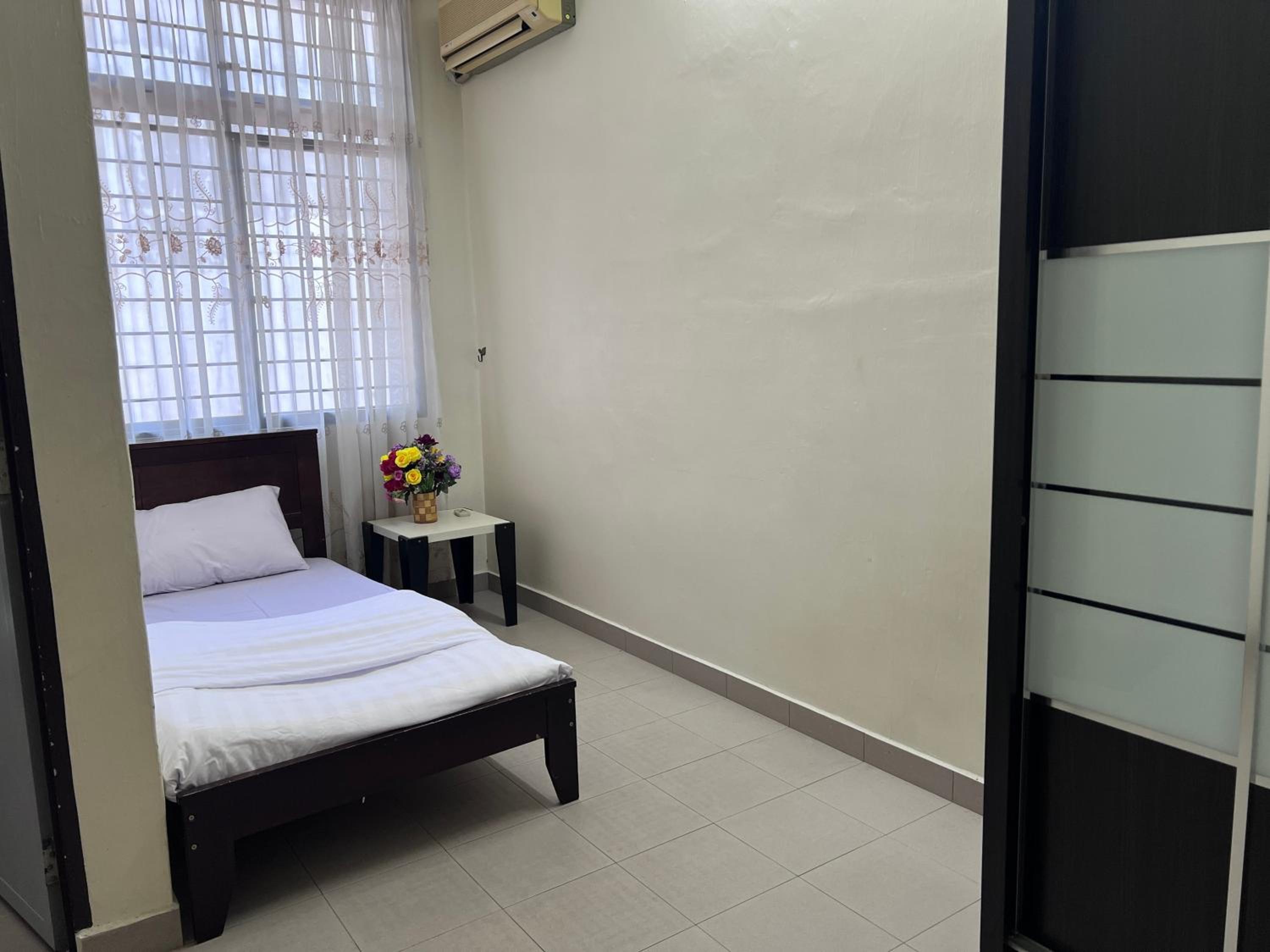 Hotel O Hifi Rooms