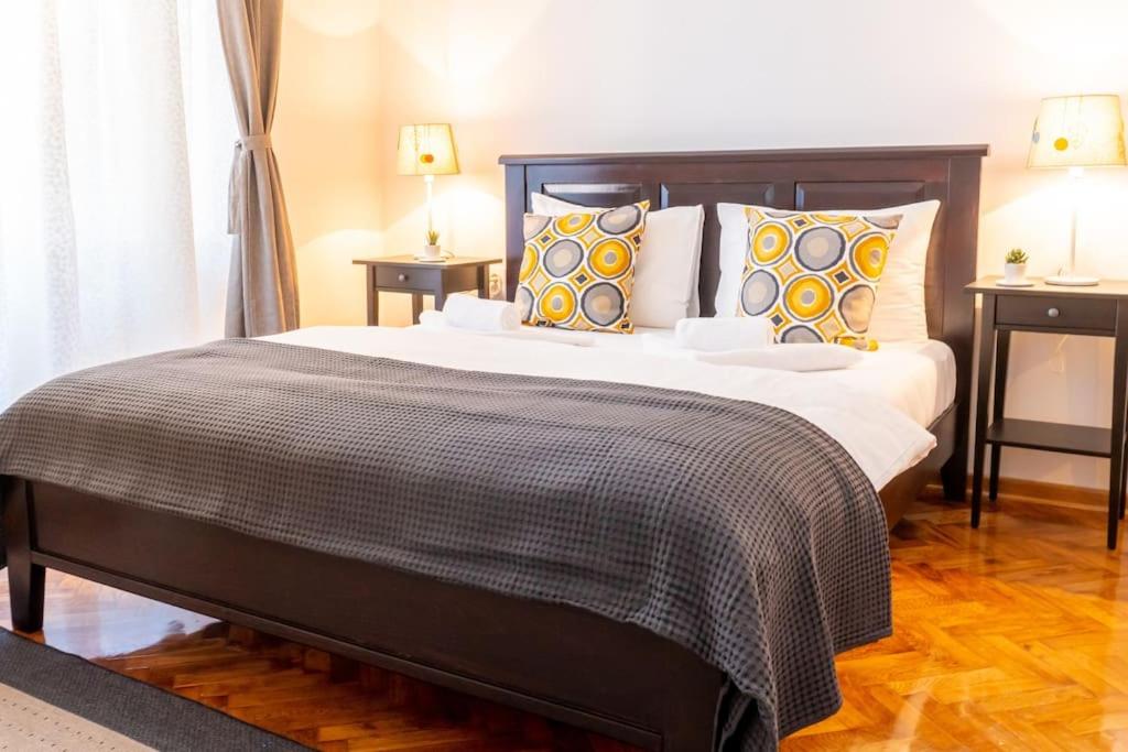 Central and Comfy 2BDR apartment near Parliament view 2
