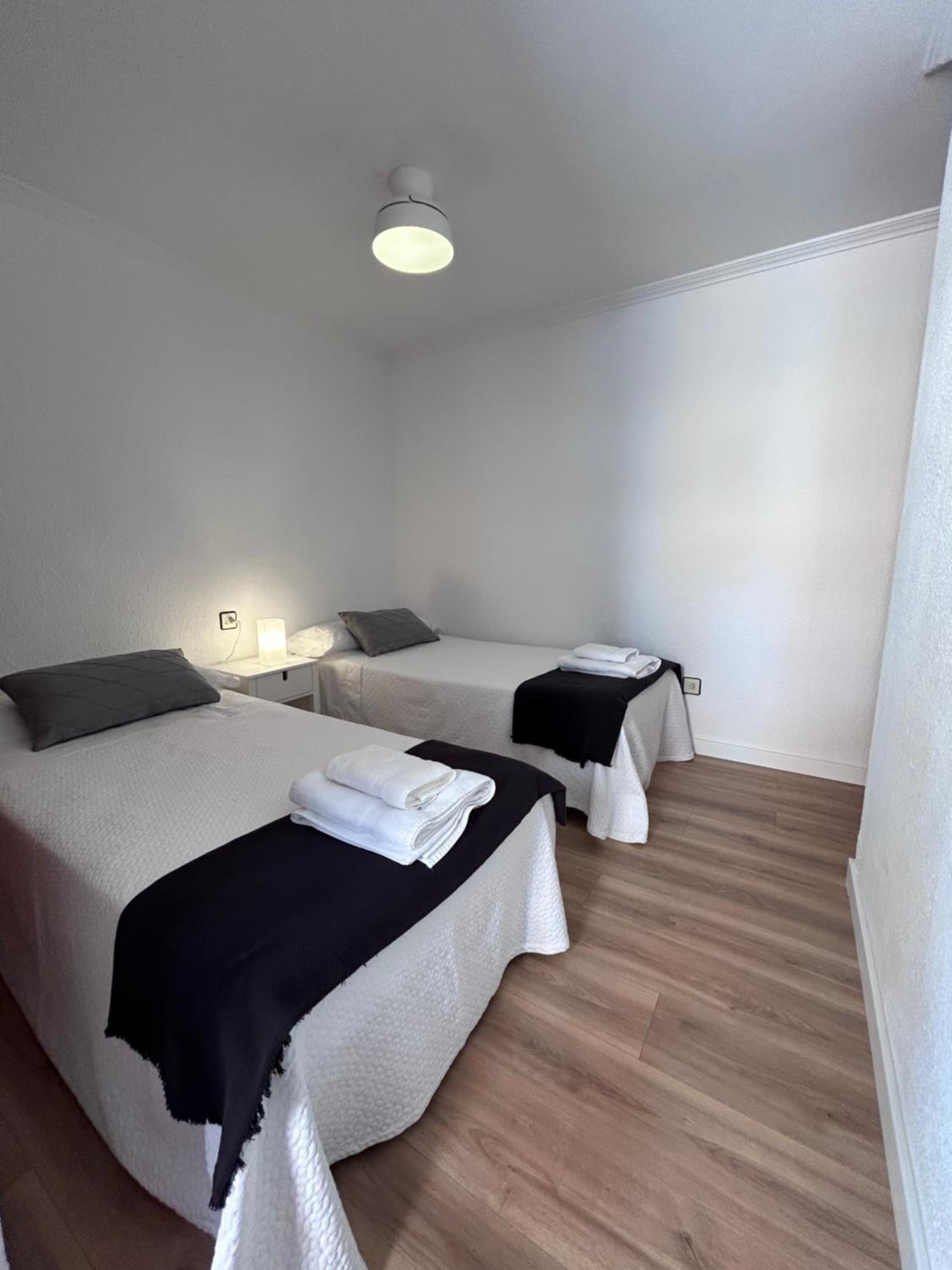 Lovely 3-Bedroom Apartment 15 Minutes from Beach photo 5