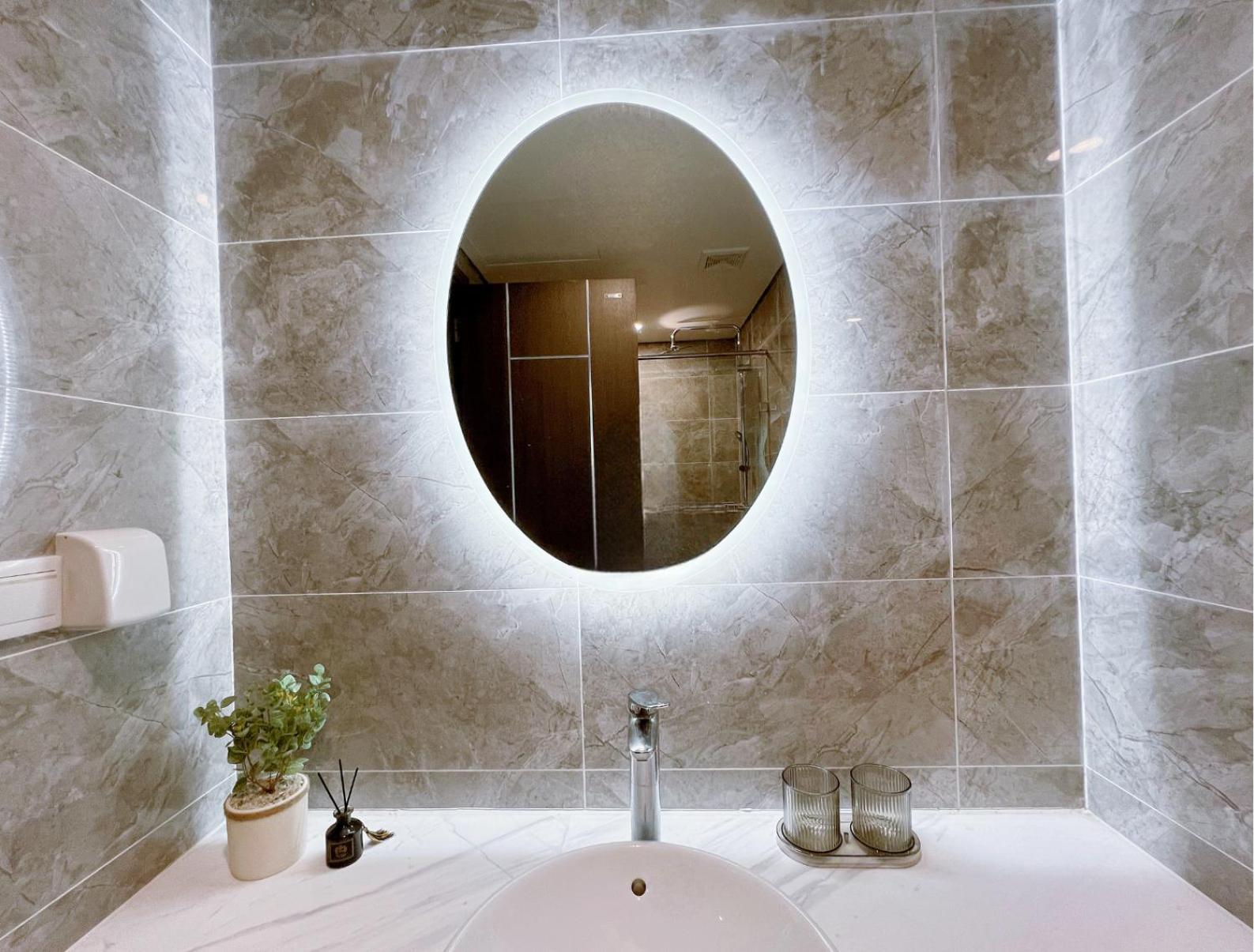 NEW - Darcy Apartment - 29thFloor 3BR with King Beds view 4
