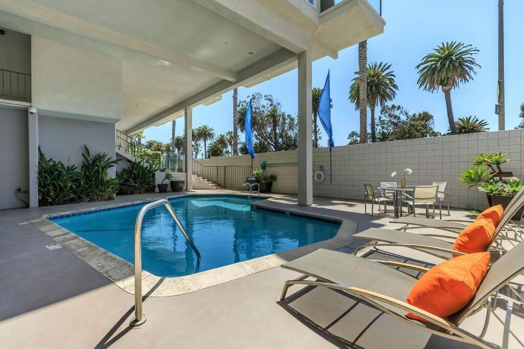 Los Angeles Vacations - Beachfront Bliss Spacious 2BR Apt In Santa Monica - Property Image 12