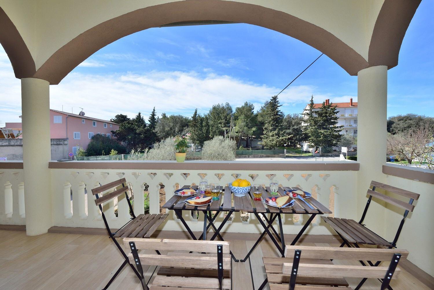 Yvonne Apartments
