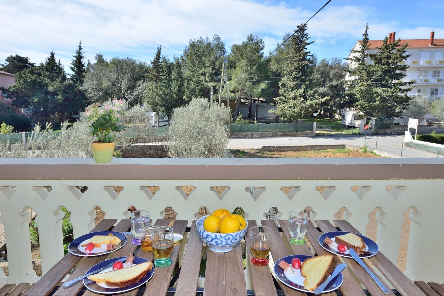Yvonne Apartments