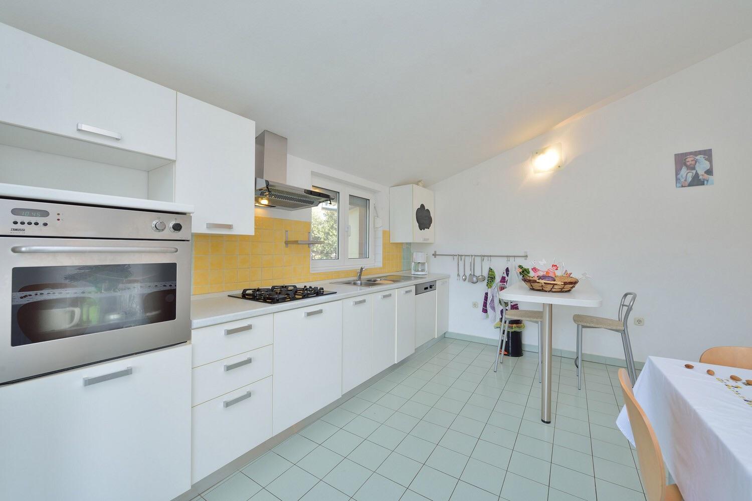 Yvonne Apartments