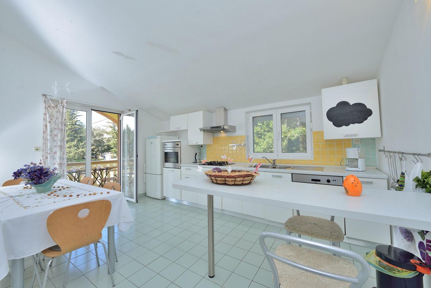 Yvonne Apartments