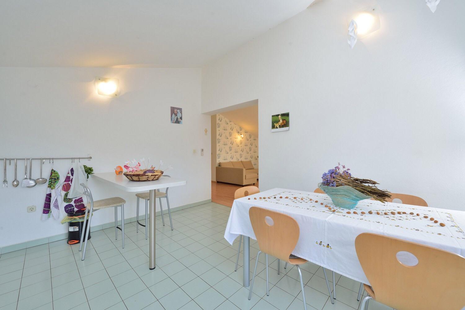Yvonne Apartments