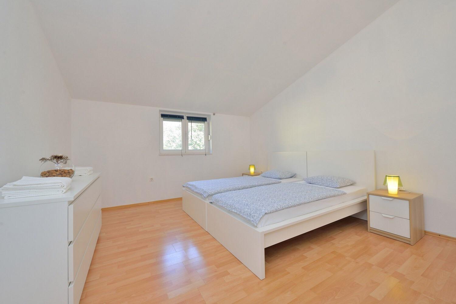 Yvonne Apartments