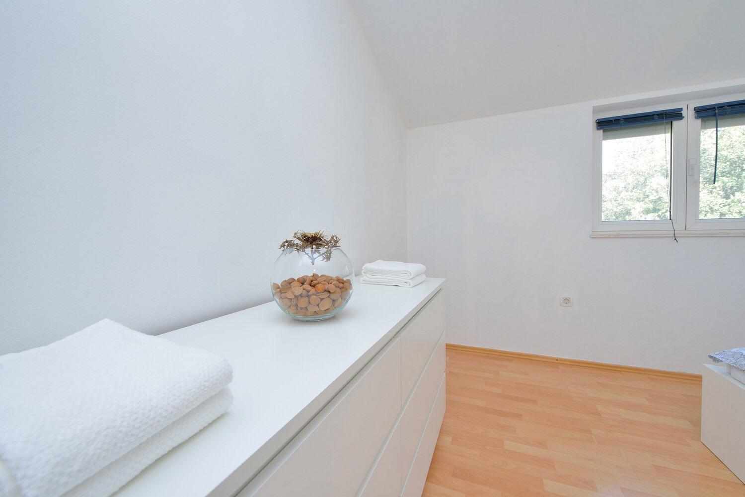 Yvonne Apartments