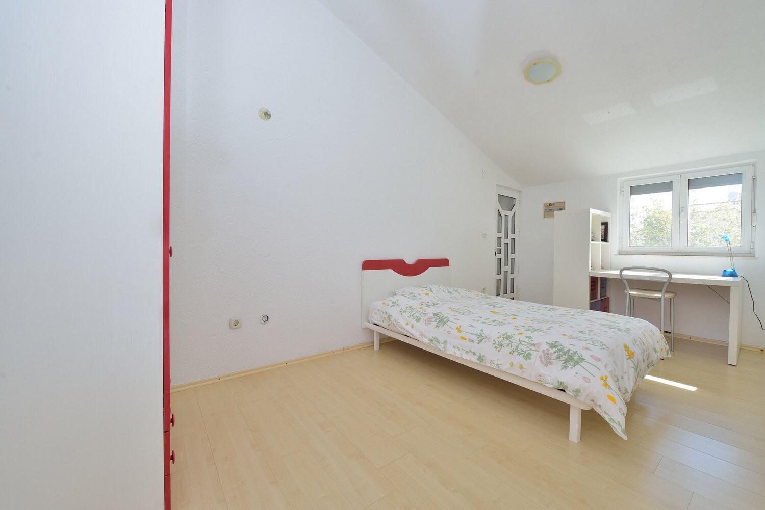 Yvonne Apartments