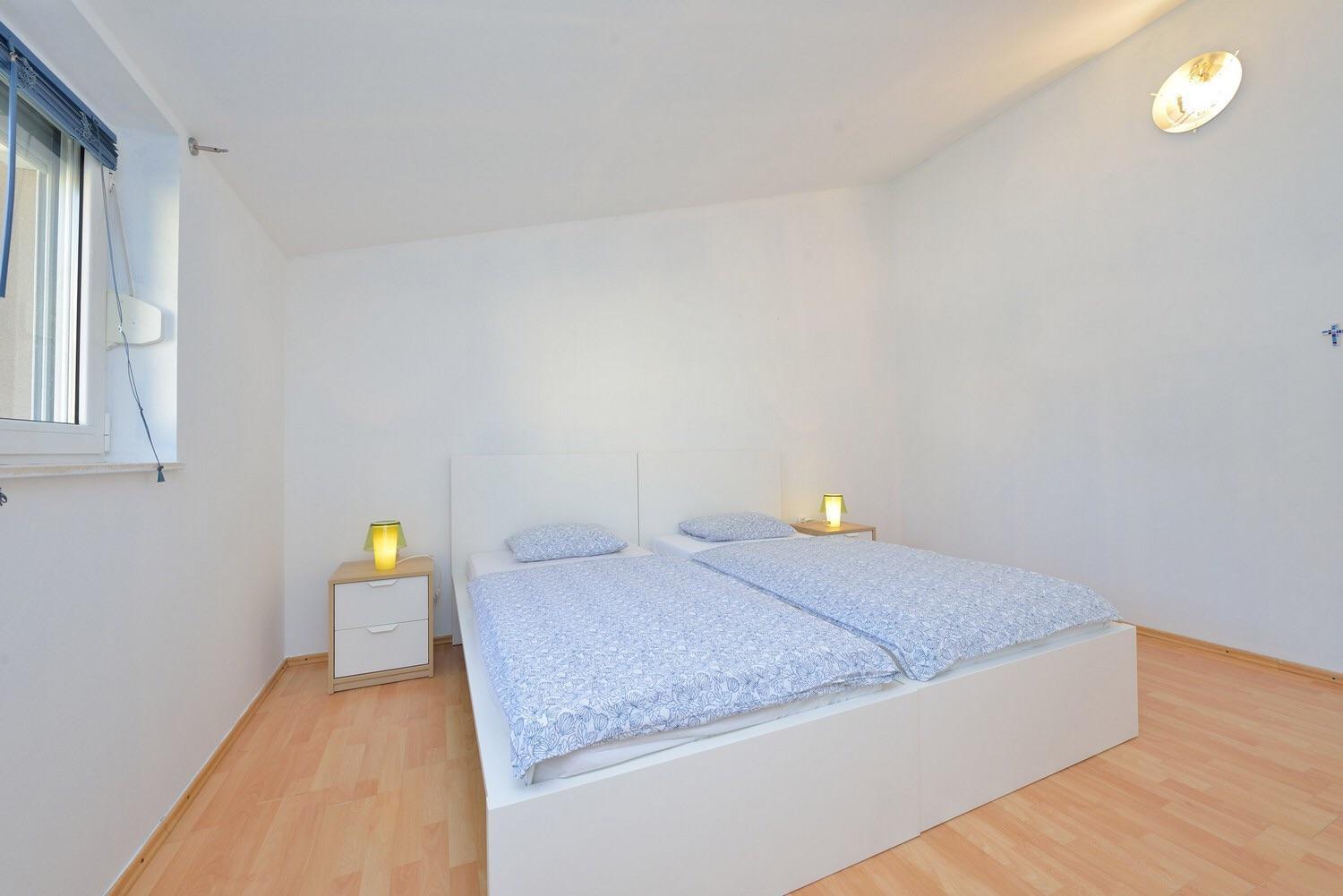 Yvonne Apartments