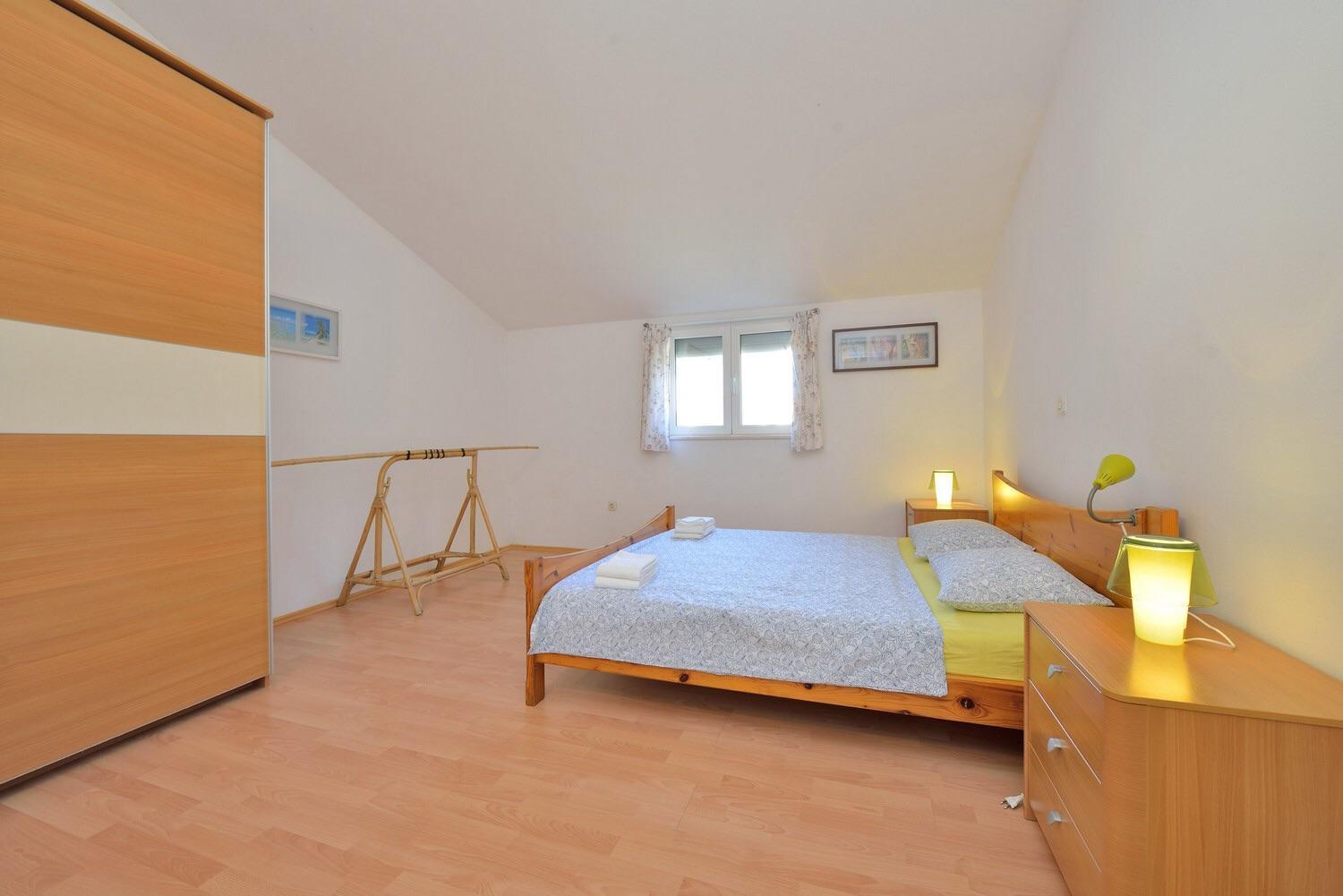 Yvonne Apartments