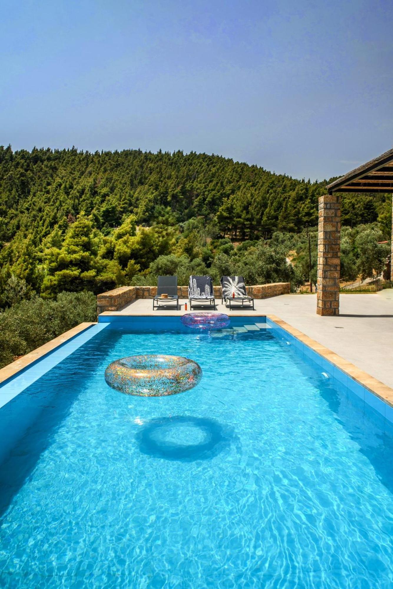 The Mavrolitharo Residence