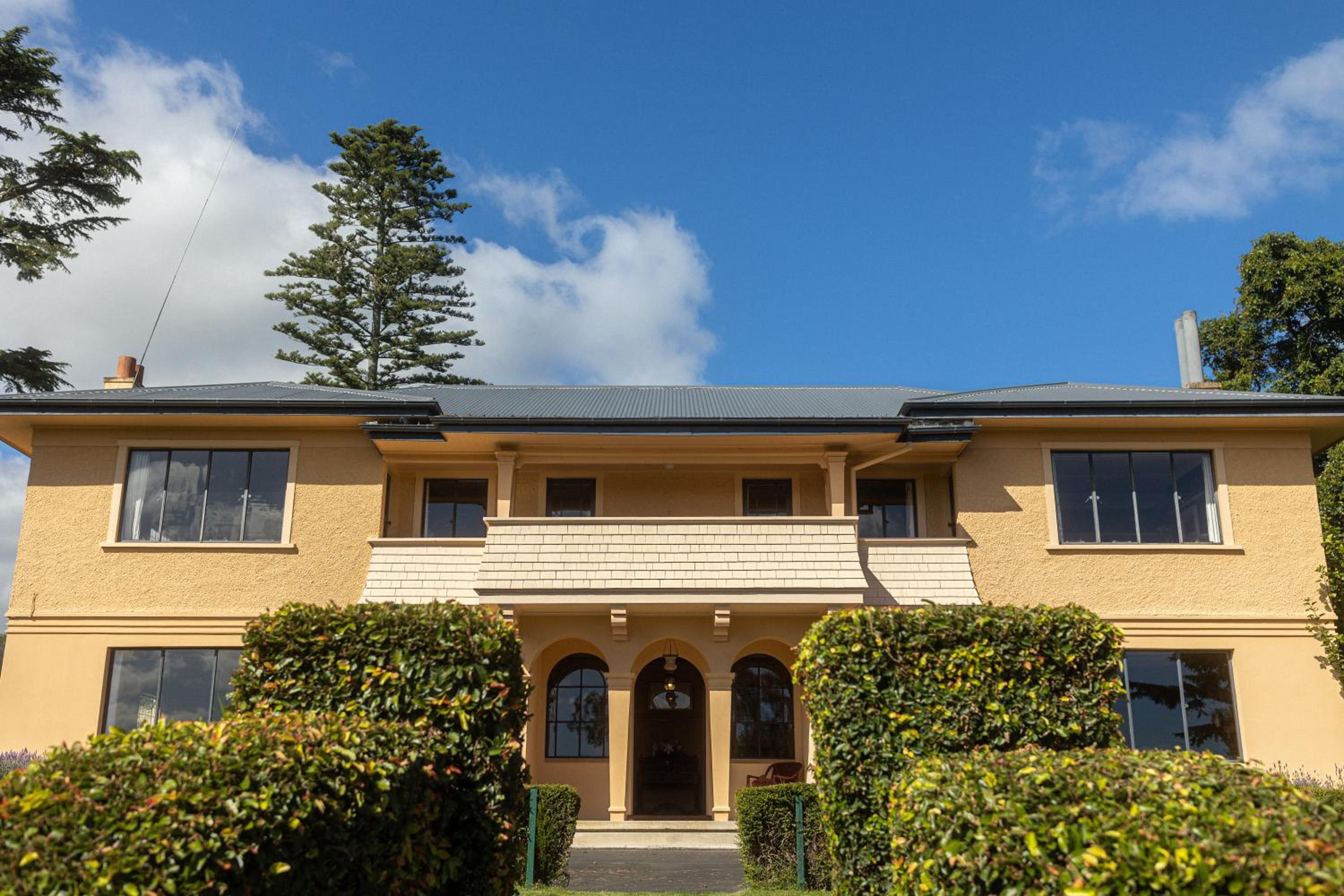 Kotare Estate whole house with pool hot tub petanque court