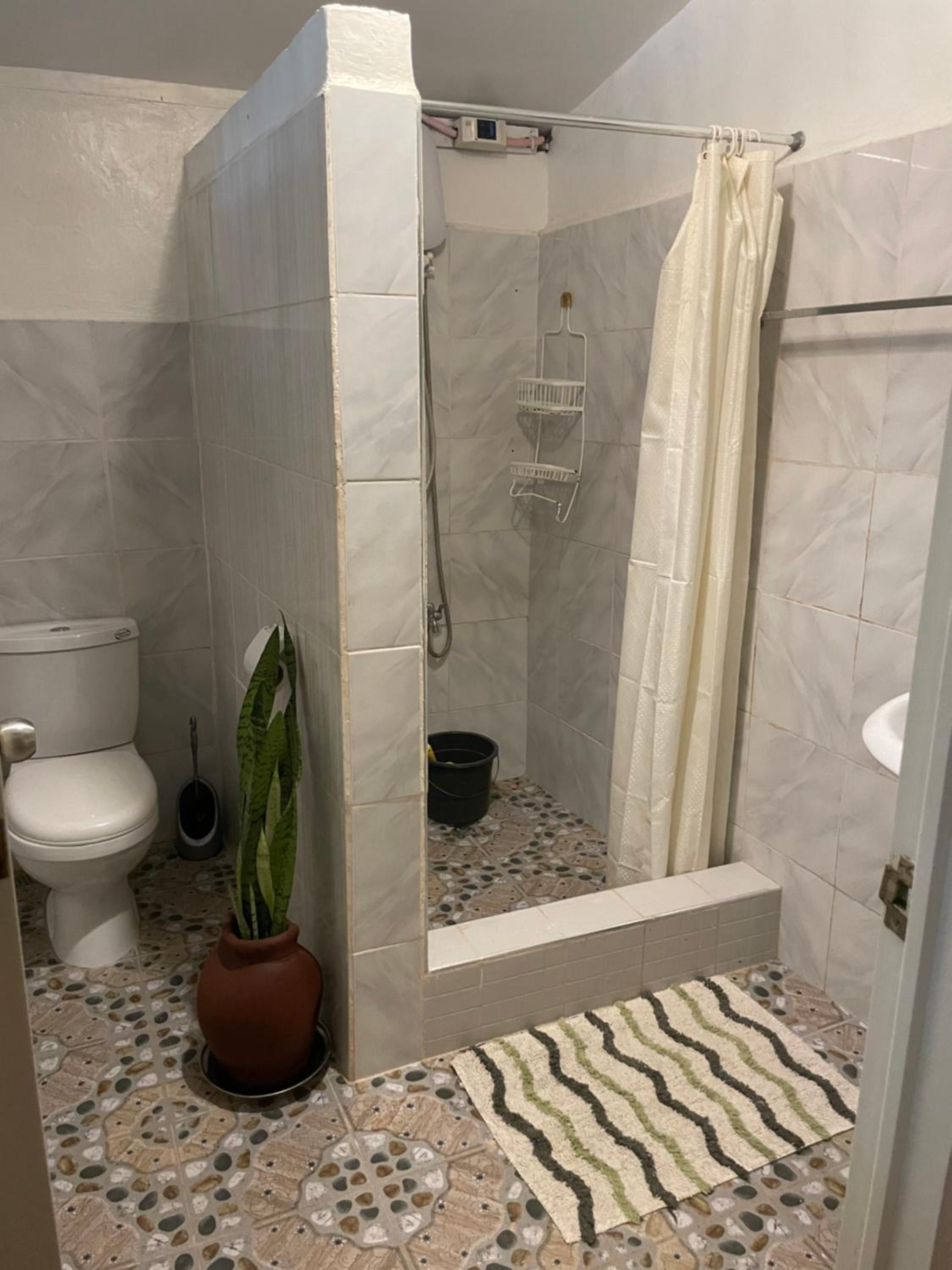 Chelle's Guesthouse and Backpackers view 2
