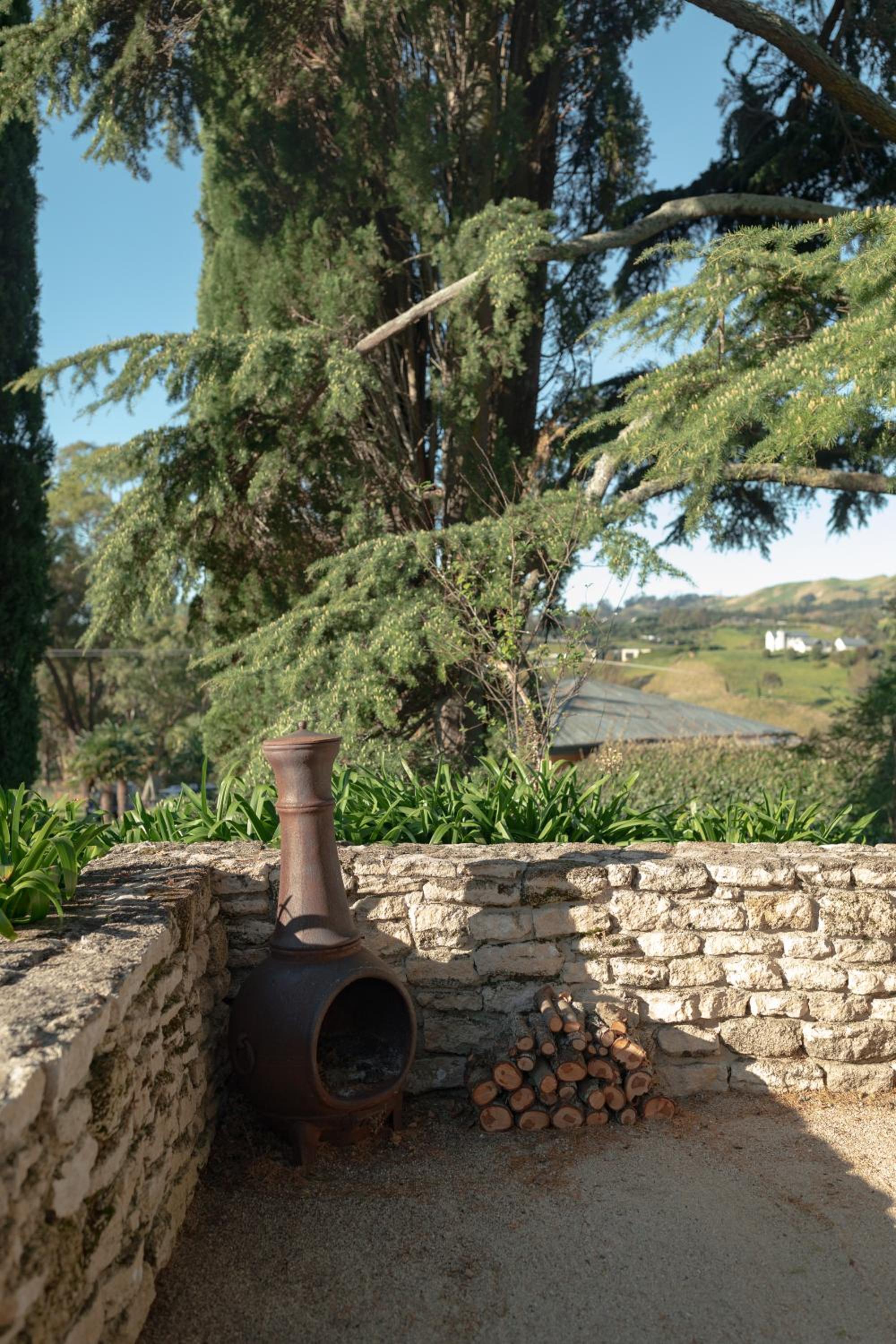 Kotare Estate whole house with pool hot tub petanque court