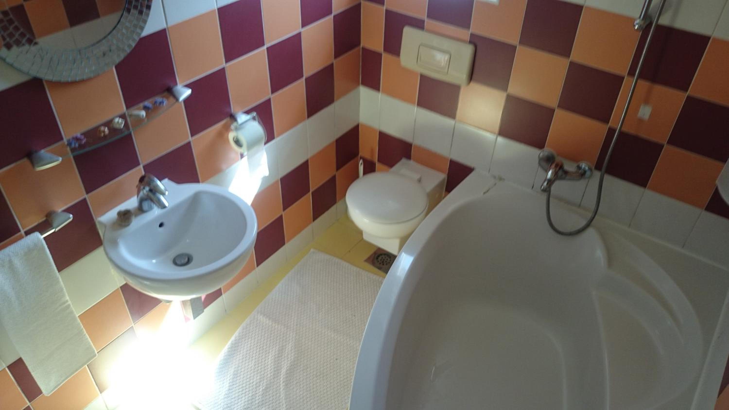 Yvonne Apartments