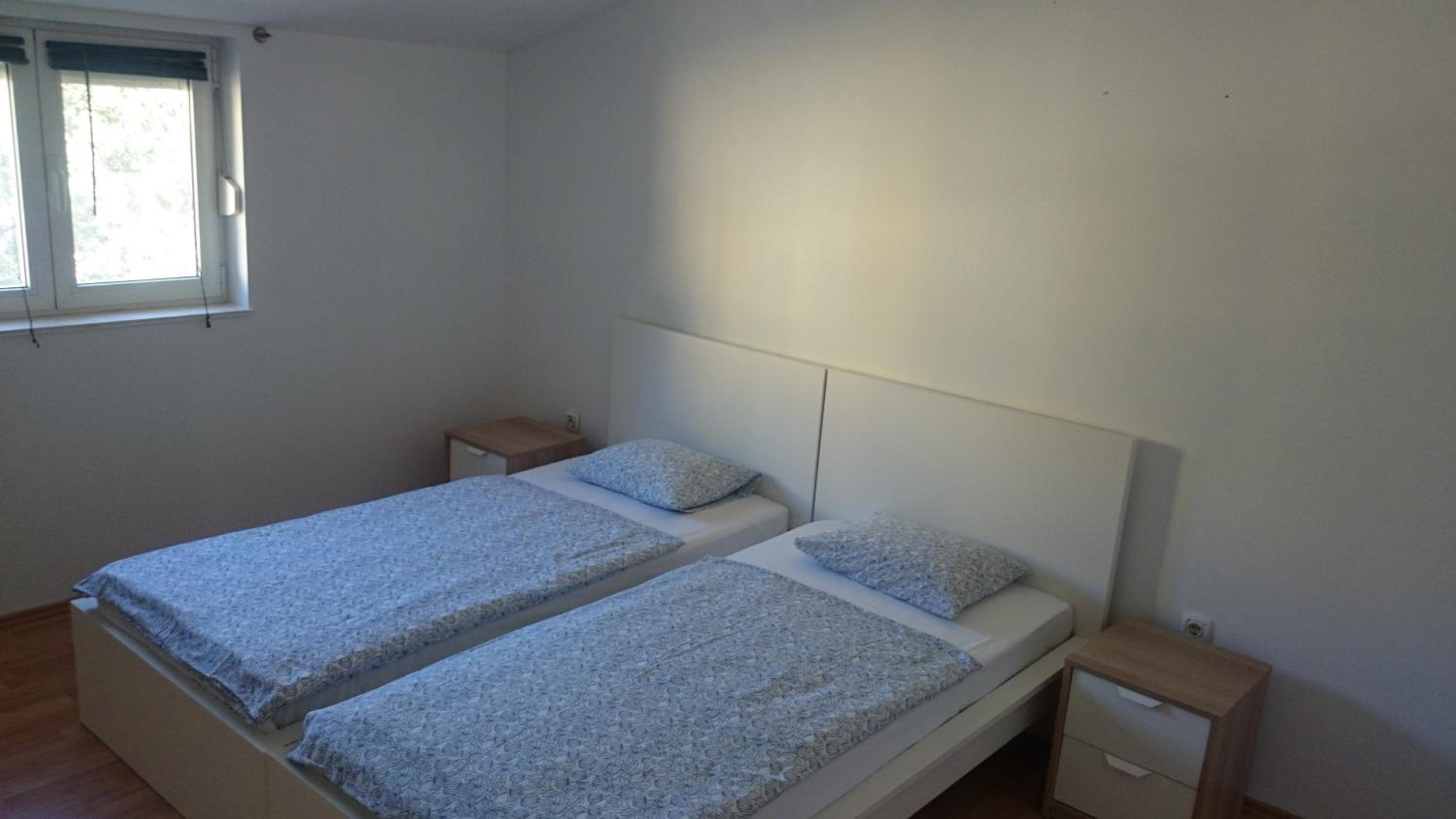 Yvonne Apartments