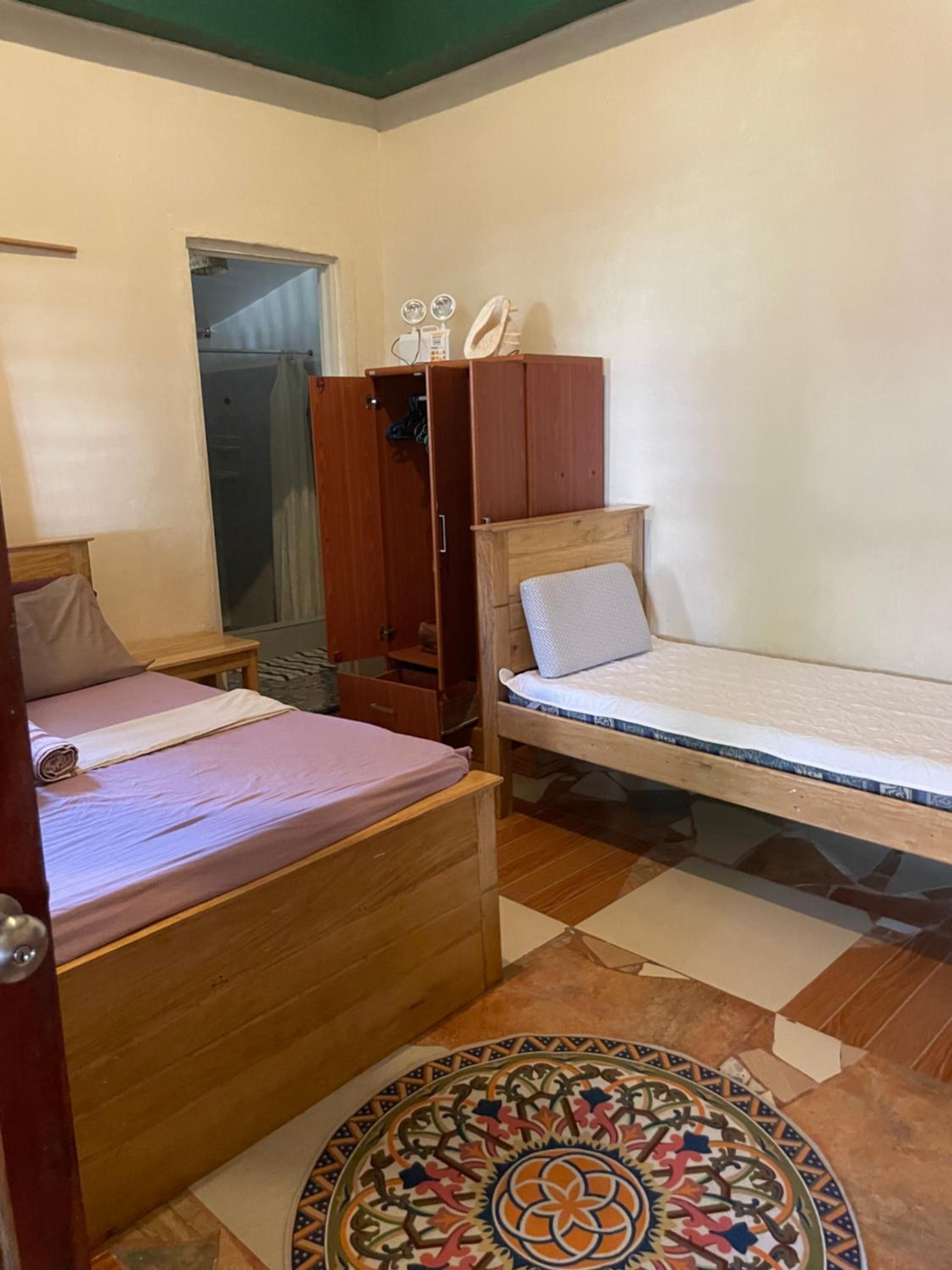 Chelle's Guesthouse and Backpackers view 5