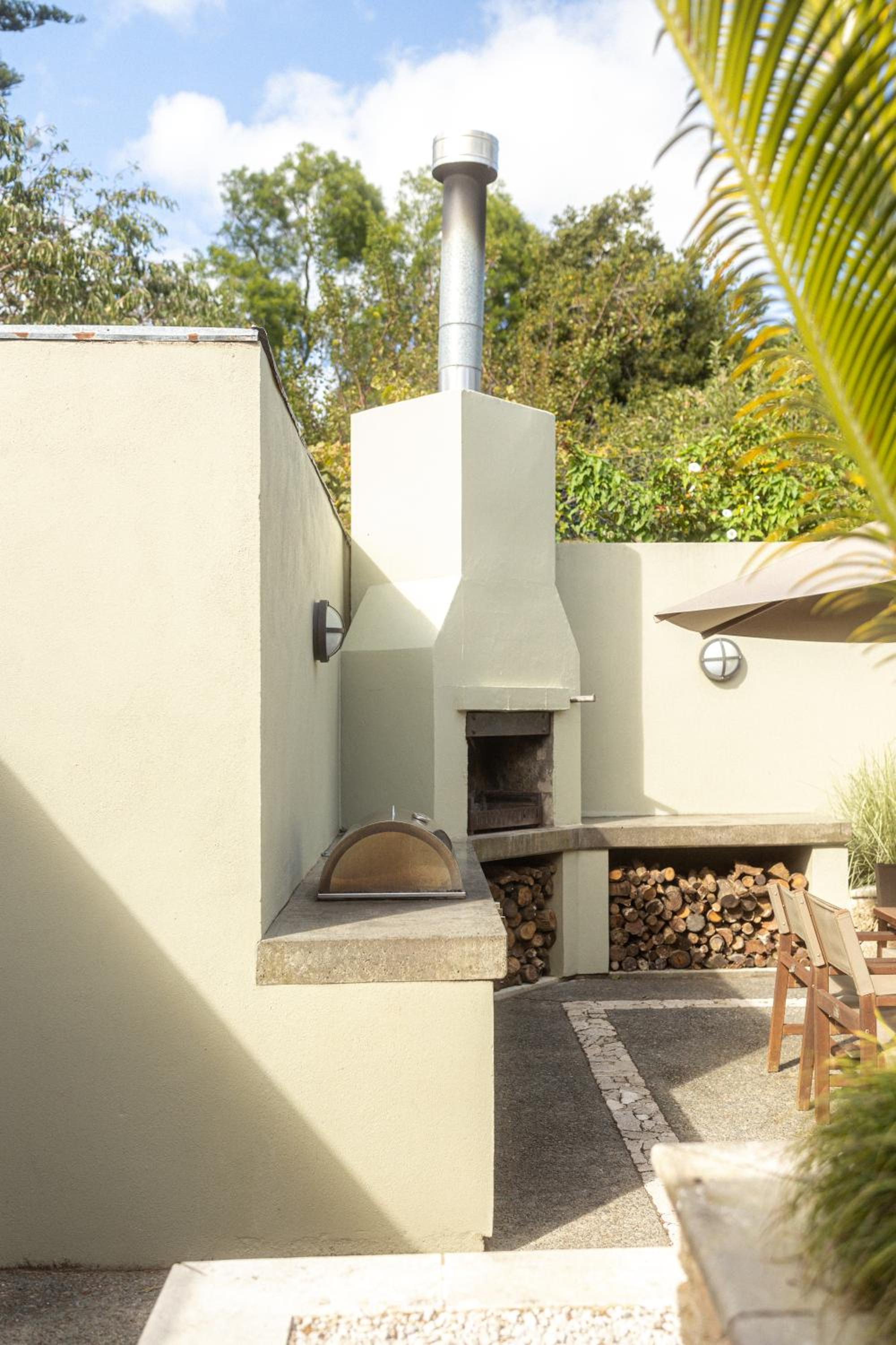 Kotare Estate whole house with pool hot tub petanque court