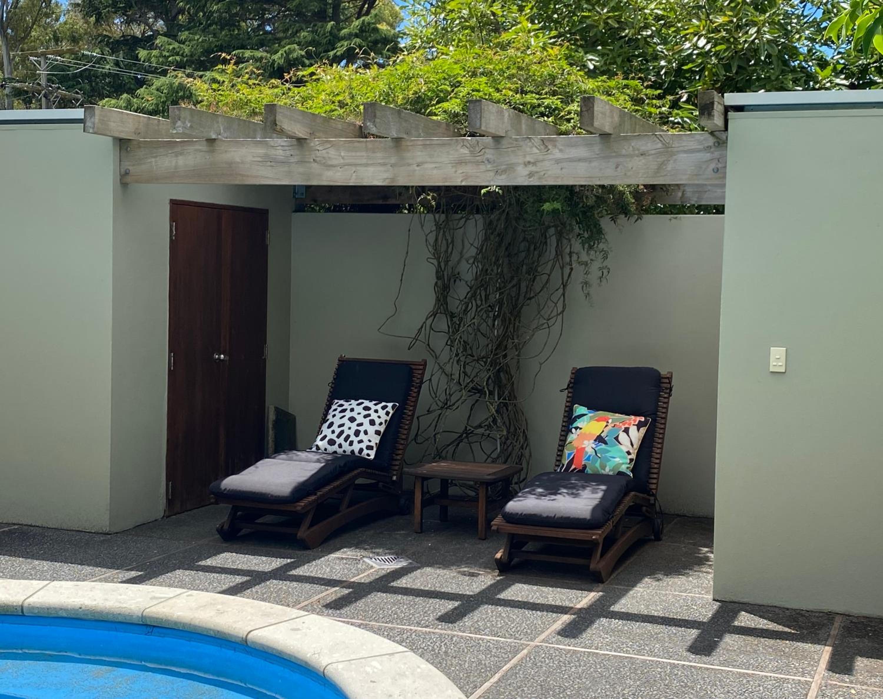 Kotare Estate whole house with pool hot tub petanque court