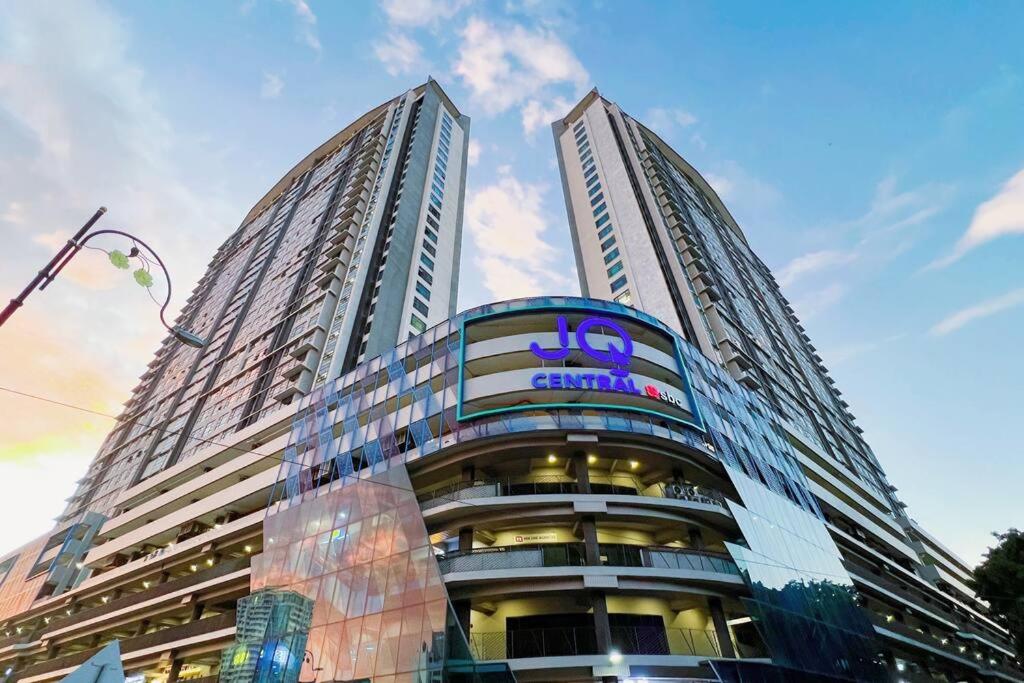 JQ Jesselton Quay Little Angel Homestay New CitySeaview LV29 Netflix 6pax photo 3
