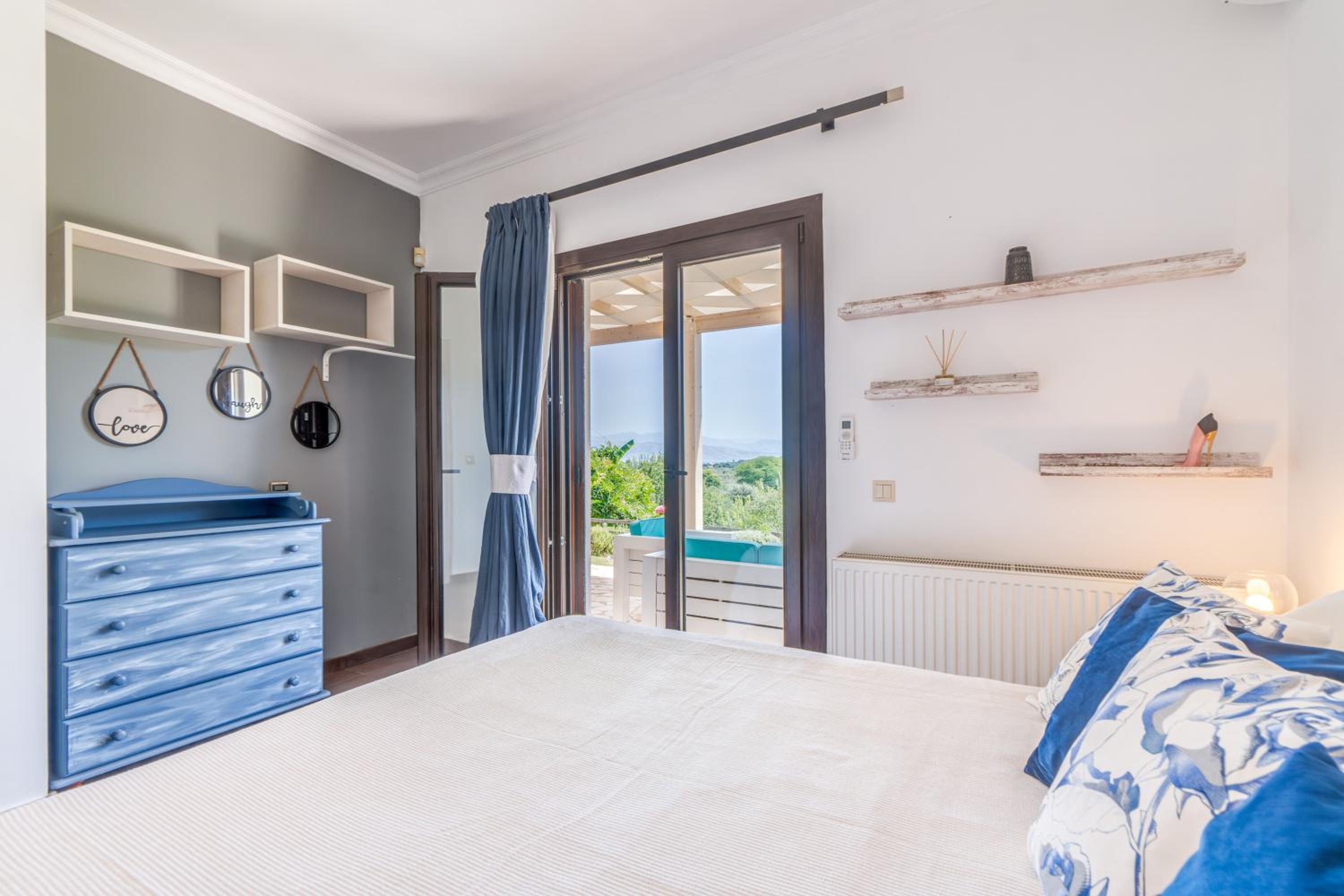 Antinioti Lake Villa