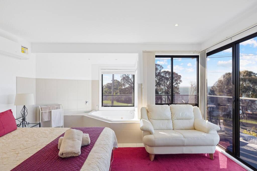 Moonlight Bay - Apt 2