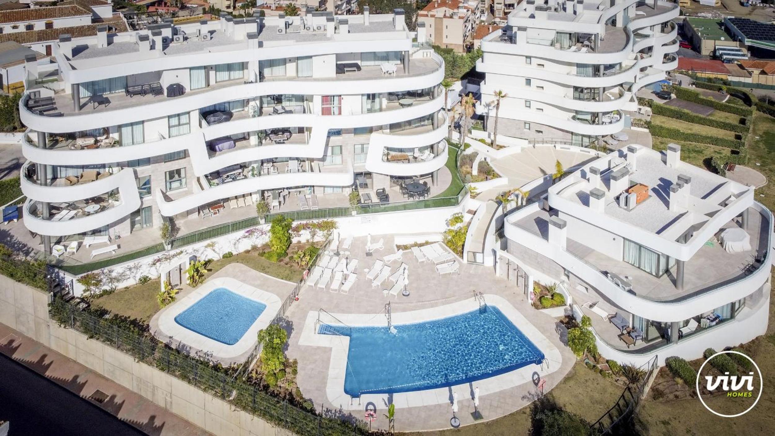 ViVi Homes - Emerald Pool, Sea View, Gym & Sauna