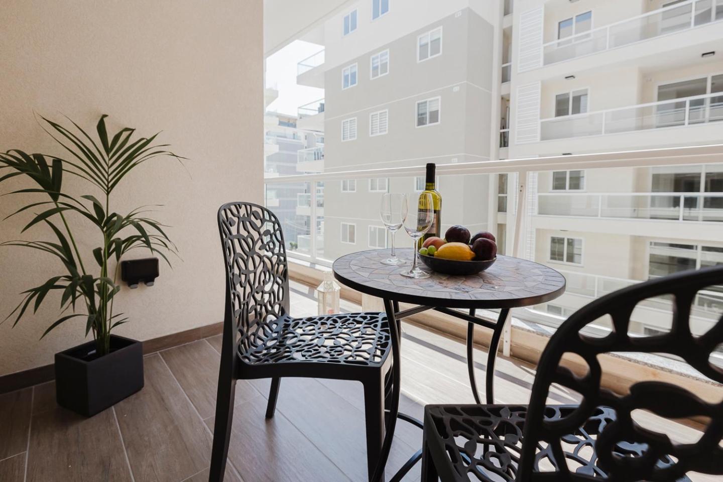 Stunning 2BED Apartment in SPB by Homely! photo 2