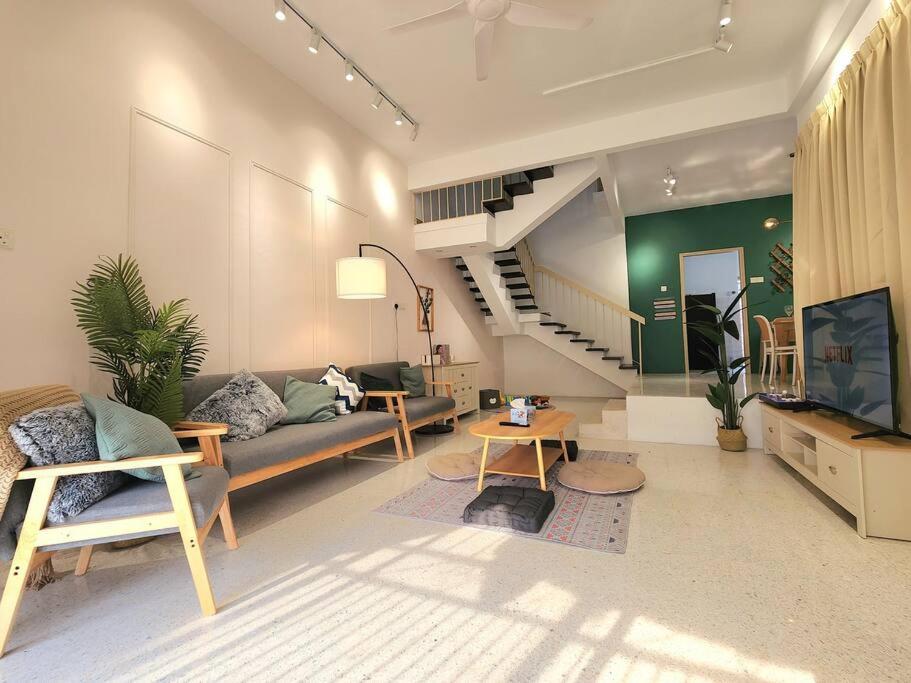 New! Petaling Jaya Landed Corner Home 4 BedRooms for up to 17 pax, Kelana Jaya, BBQ ,Paradigm Mall, LDP photo 1