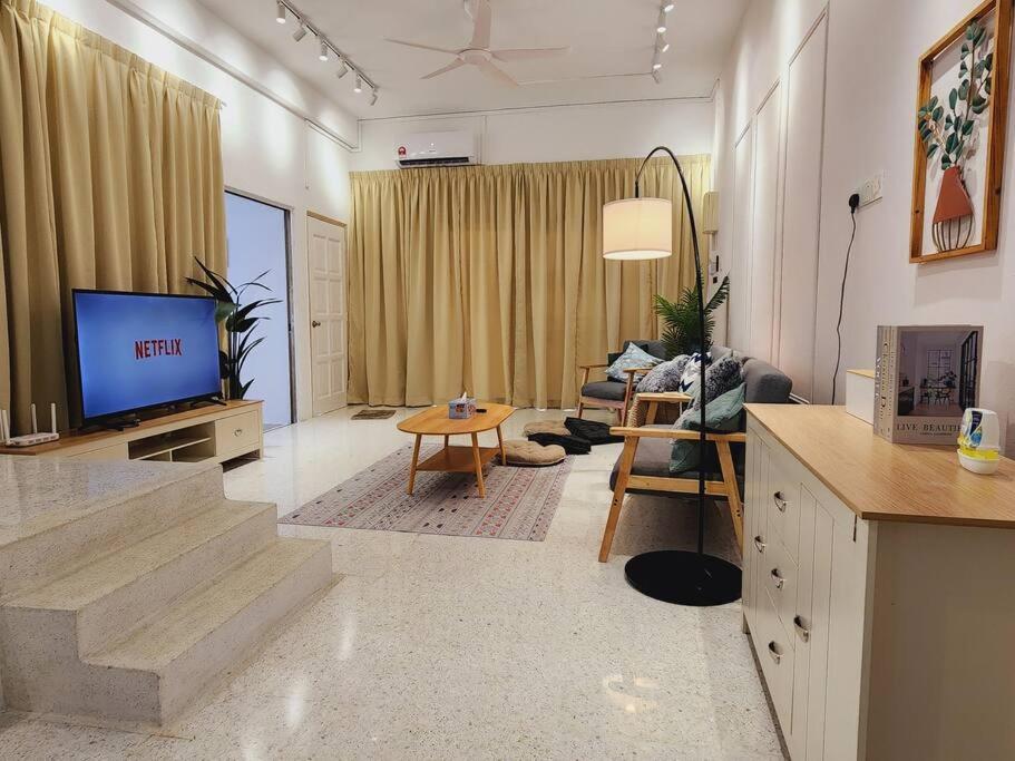 New! Petaling Jaya Landed Corner Home 4 BedRooms for up to 17 pax, Kelana Jaya, BBQ ,Paradigm Mall, LDP photo 5