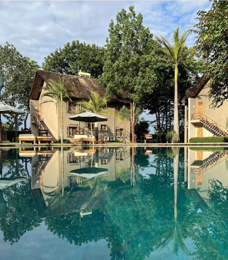 Weru Weru River Lodge view 3
