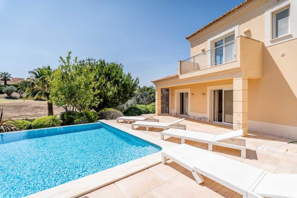 Golfe&Sun pool beach villa