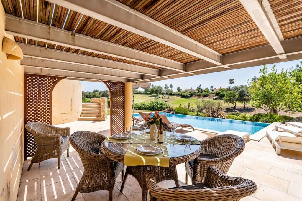 Golfe&Sun pool beach villa