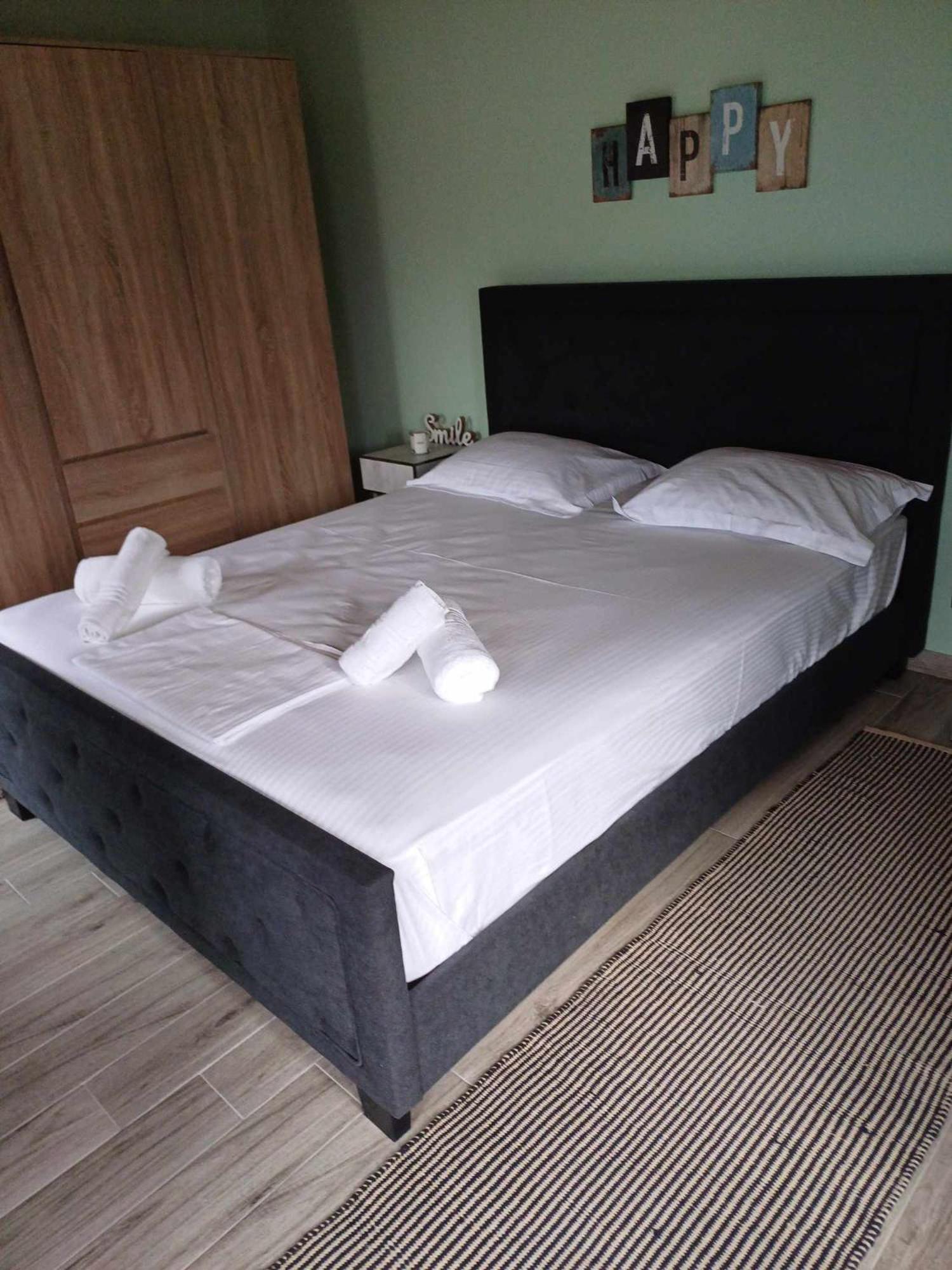 Stonehouse Karidis