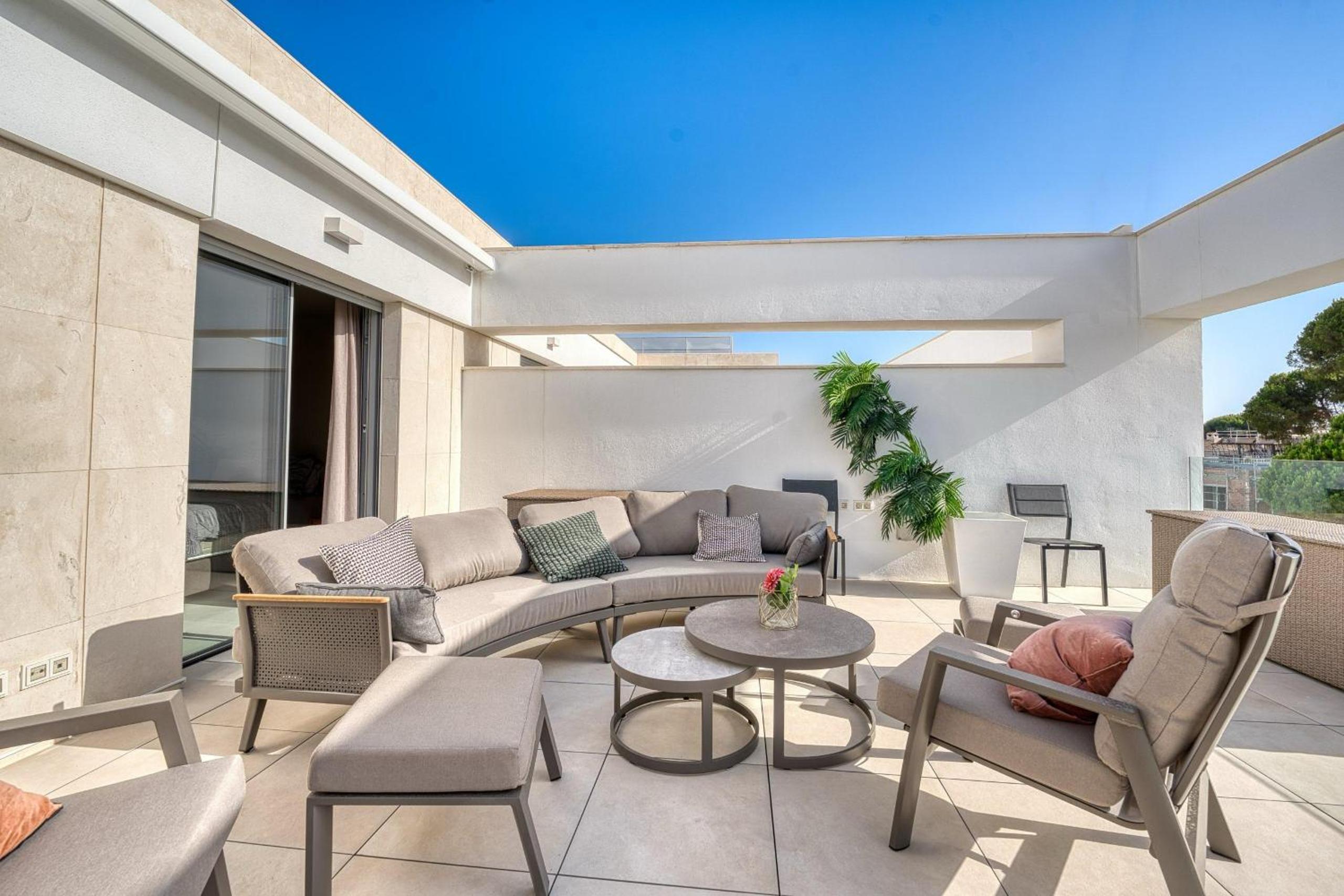 3065 Luxury apartment in the heart of Elviria view 4