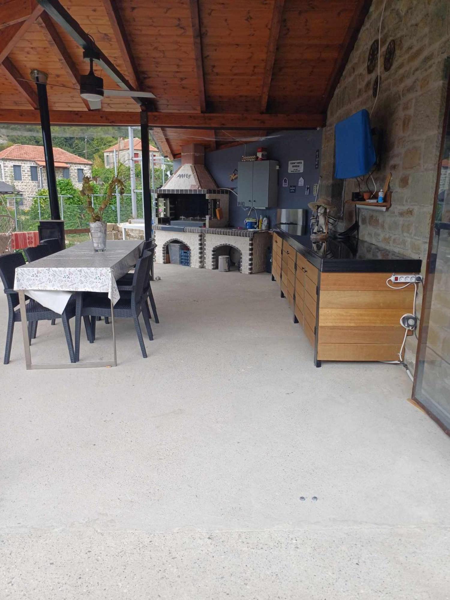 Stonehouse Karidis