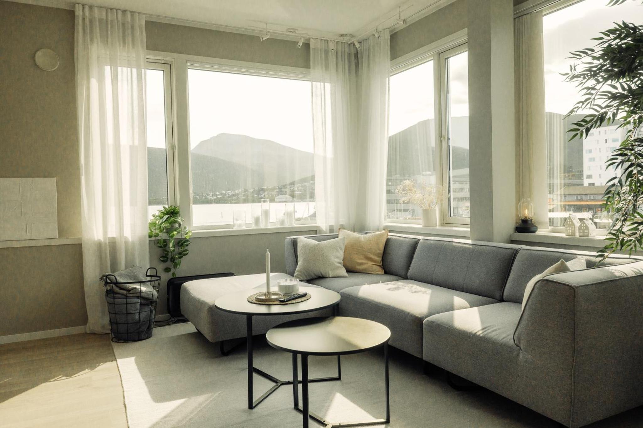 Northstay - Tromsø Harbor Mountain View Apartment view 2