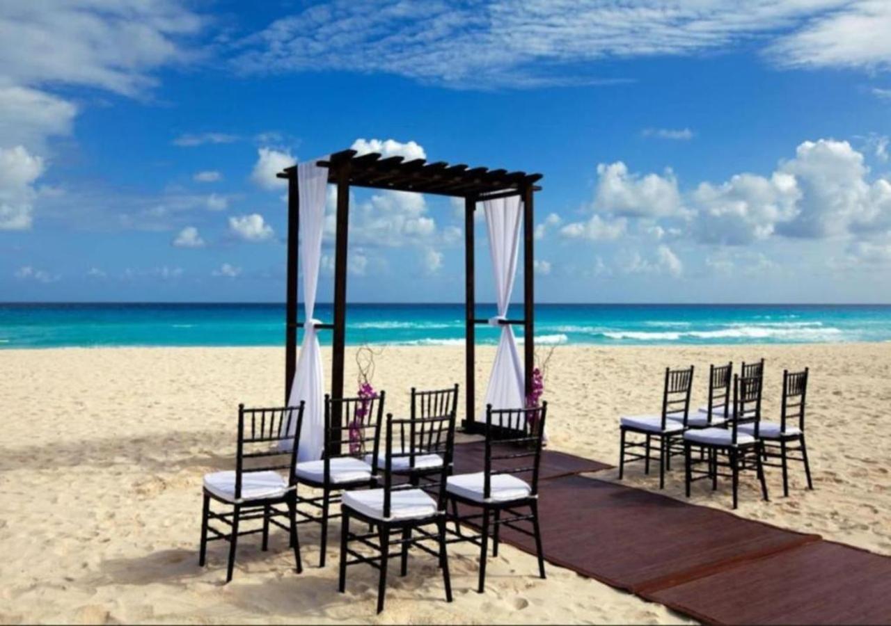 Enjoy the white sand resort beach in a 1BD vacation condo onsite infinity pool, spa, and mini golf
