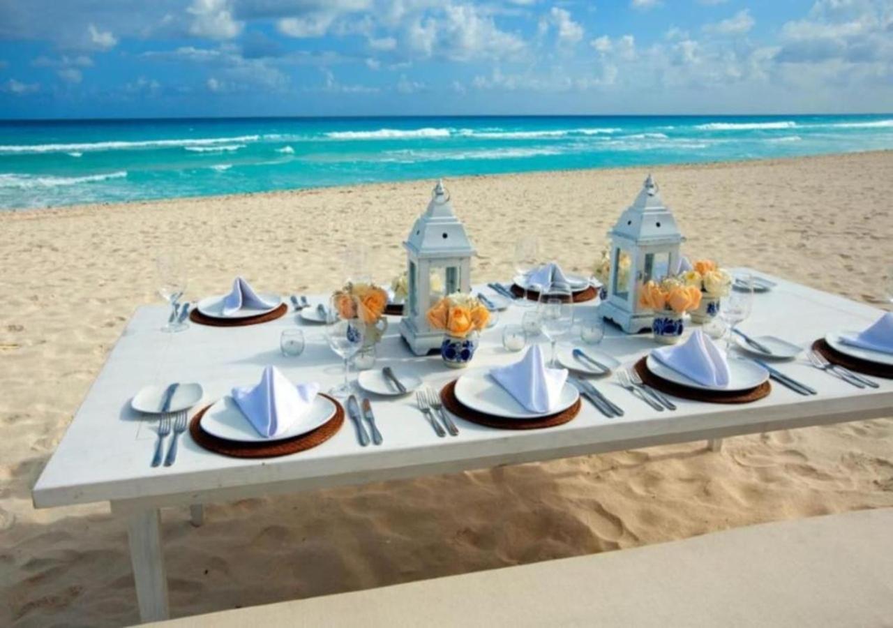 Enjoy the white sand resort beach in a 1BD vacation condo onsite infinity pool, spa, and mini golf