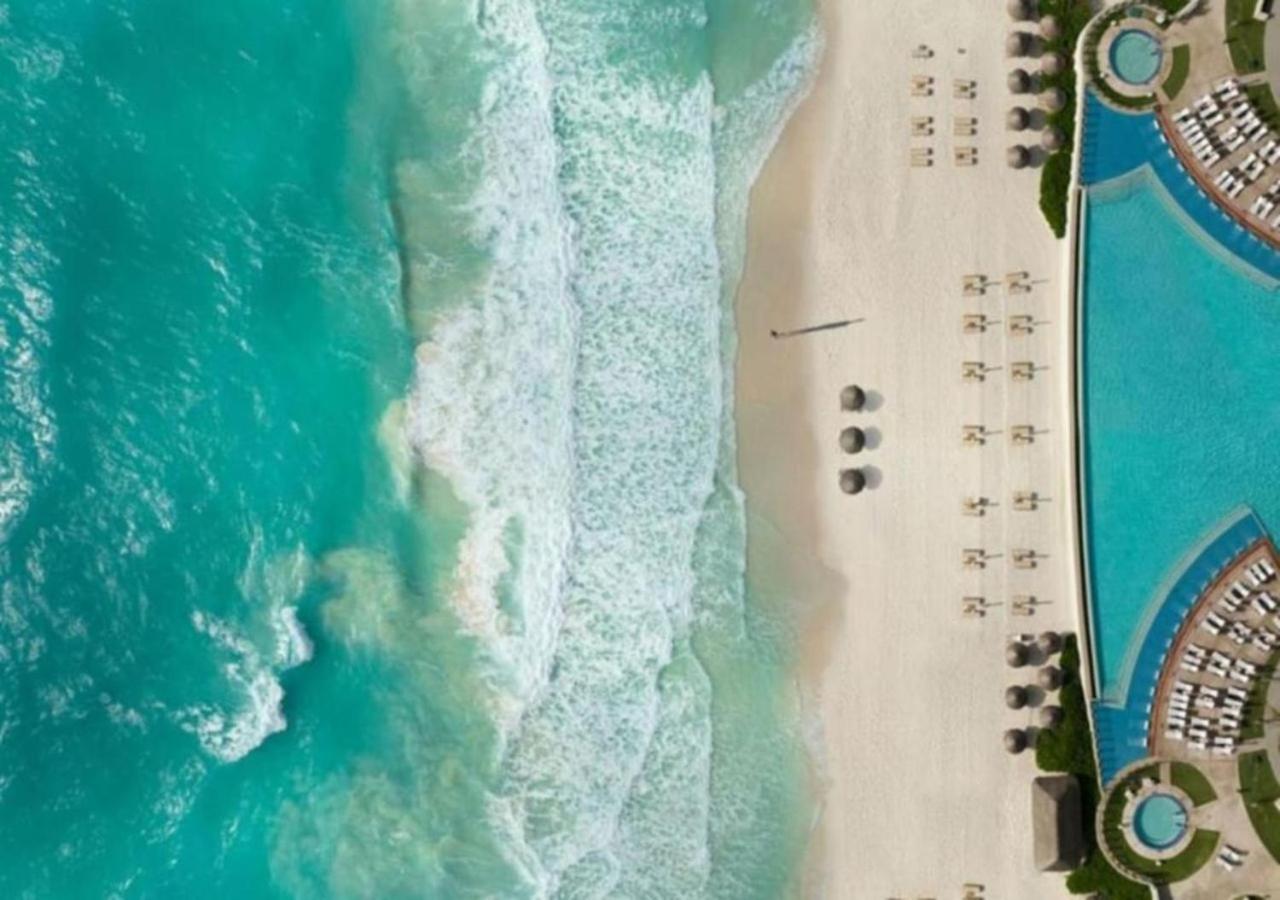 Enjoy the white sand resort beach in a 1BD vacation condo onsite infinity pool, spa, and mini golf