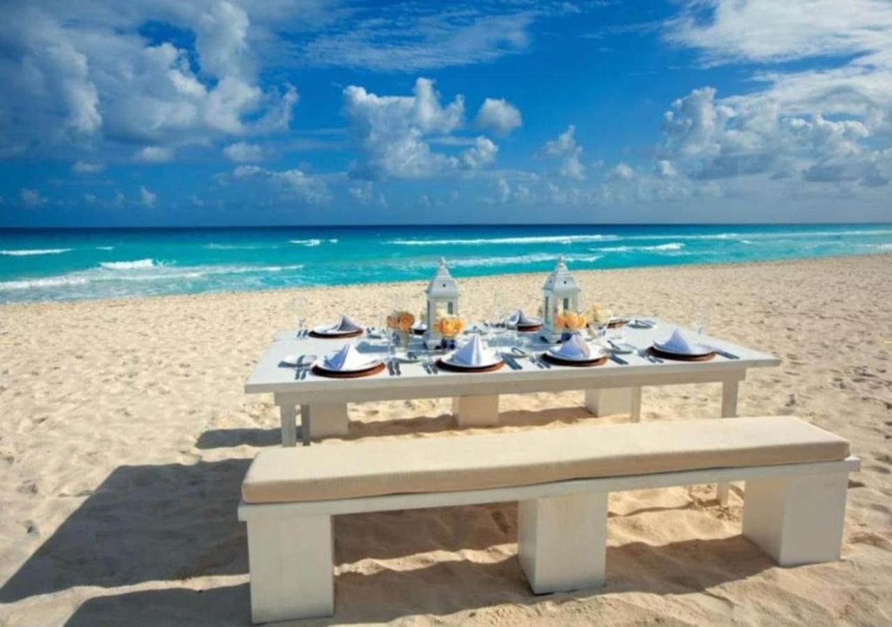 Enjoy the white sand resort beach in a 1BD vacation condo onsite infinity pool, spa, and mini golf
