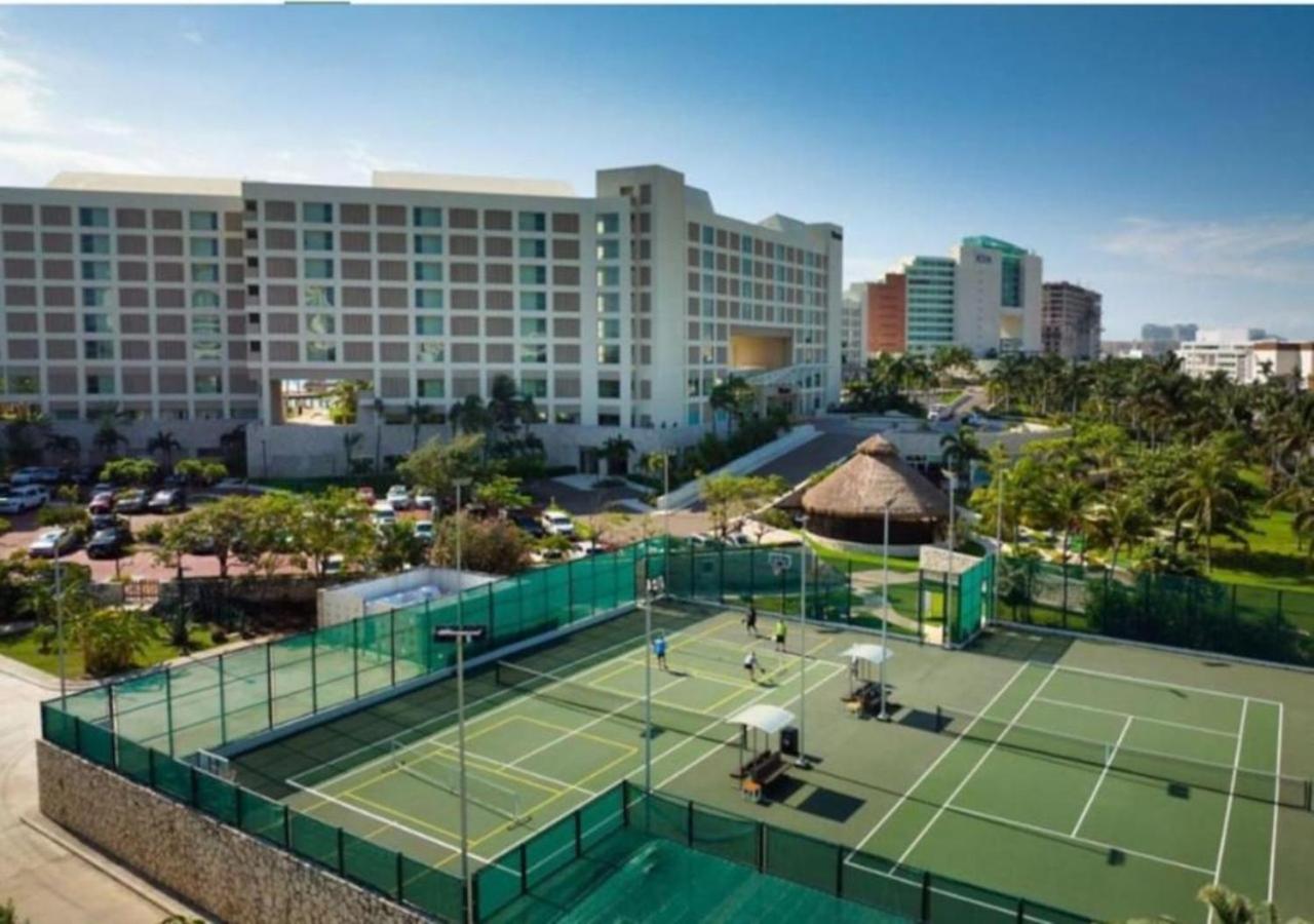 Enjoy the white sand resort beach in a 1BD vacation condo onsite infinity pool, spa, and mini golf