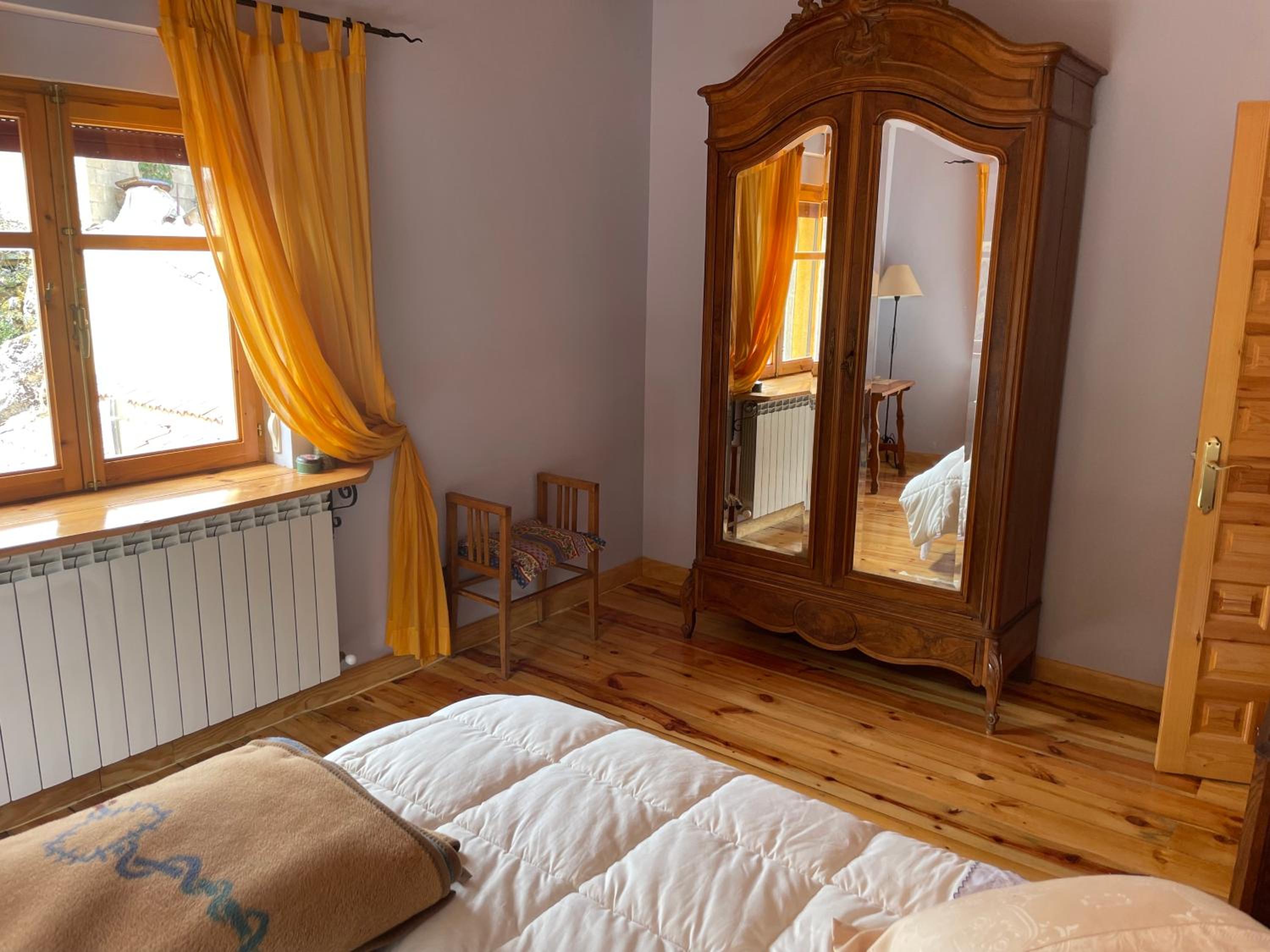 Casa Rural MONTE ROBLO