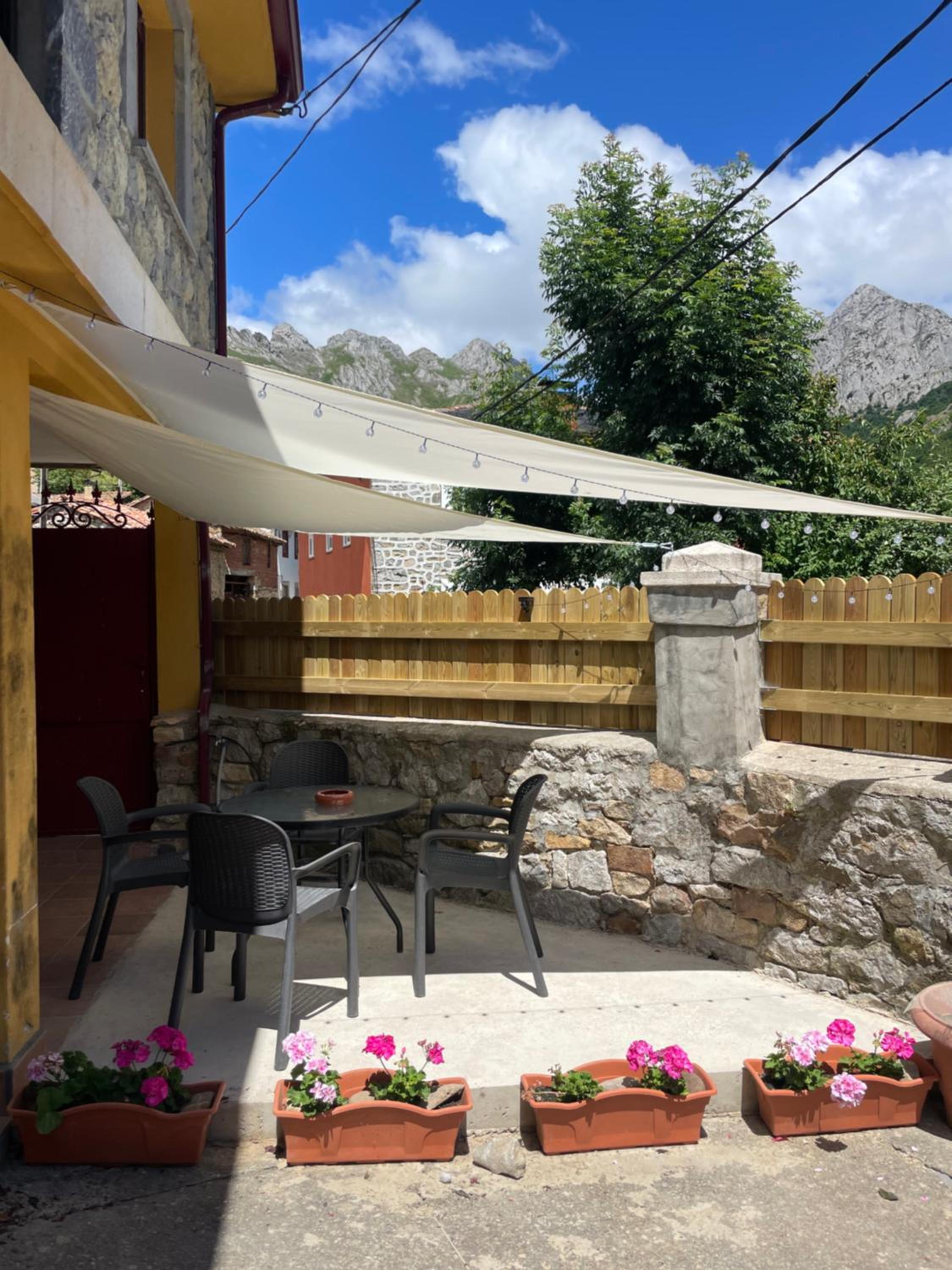 Casa Rural MONTE ROBLO