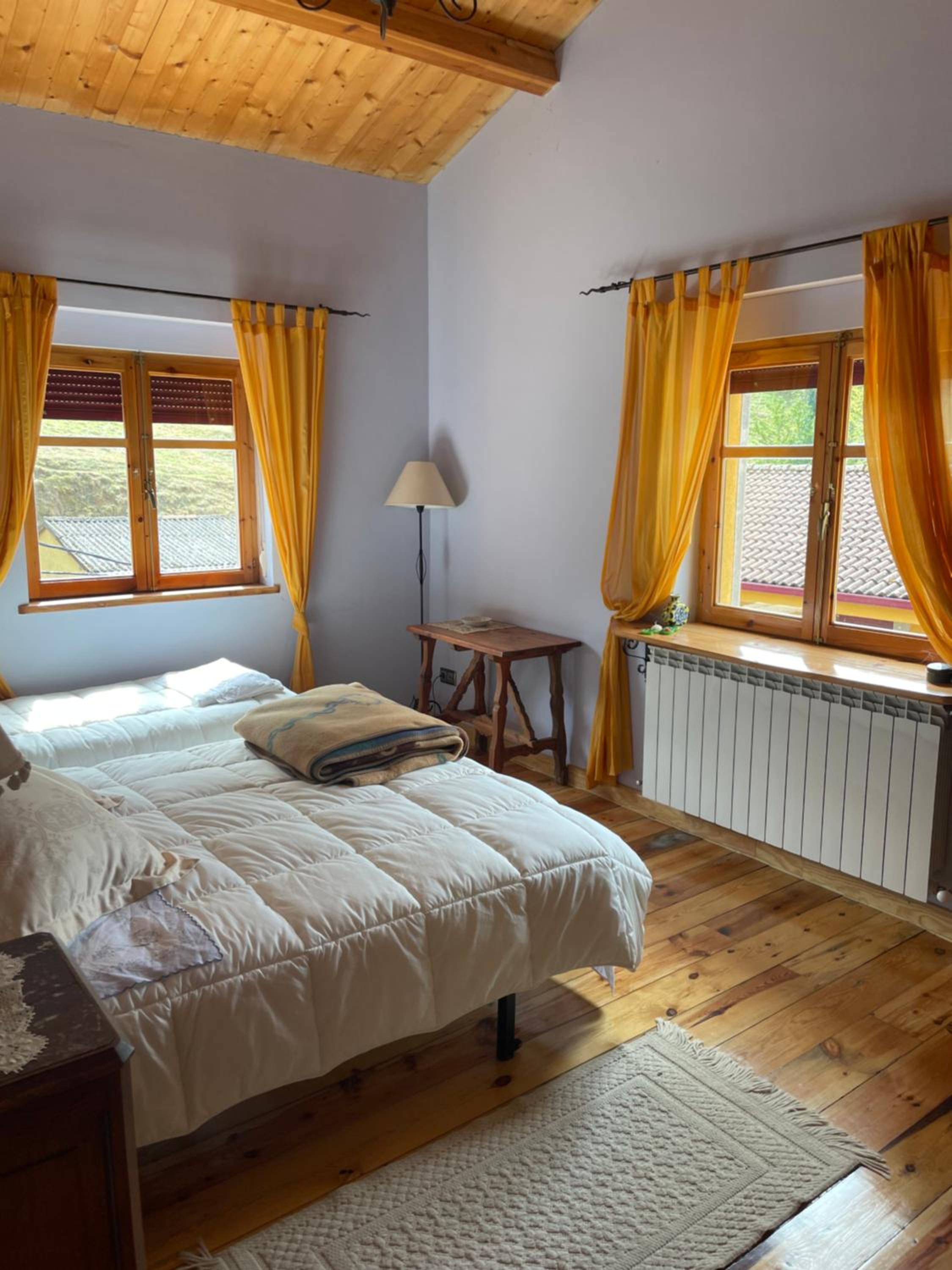 Casa Rural MONTE ROBLO
