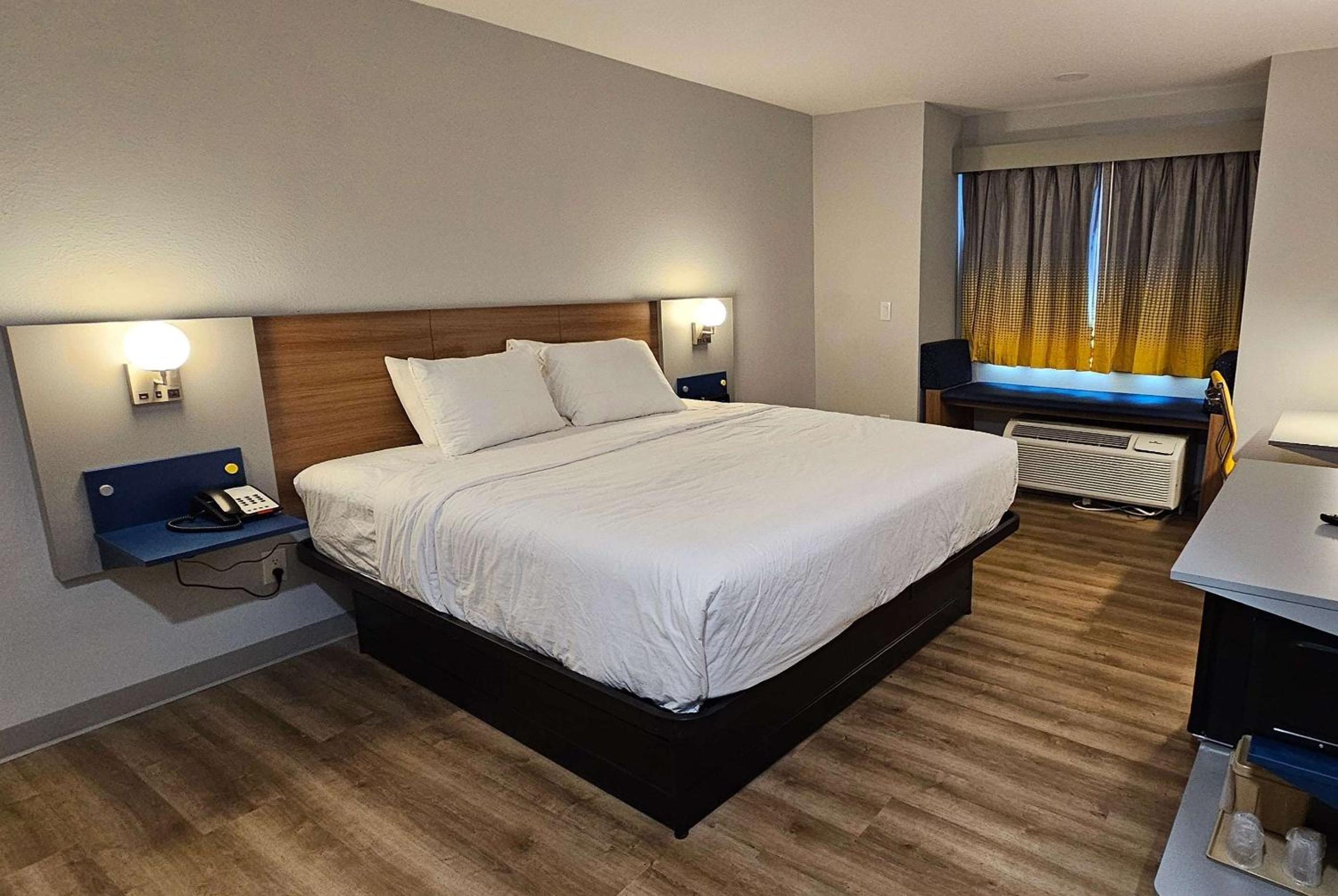 Microtel Inn & Suites by Wyndham Tulsa - Catoosa Route 66