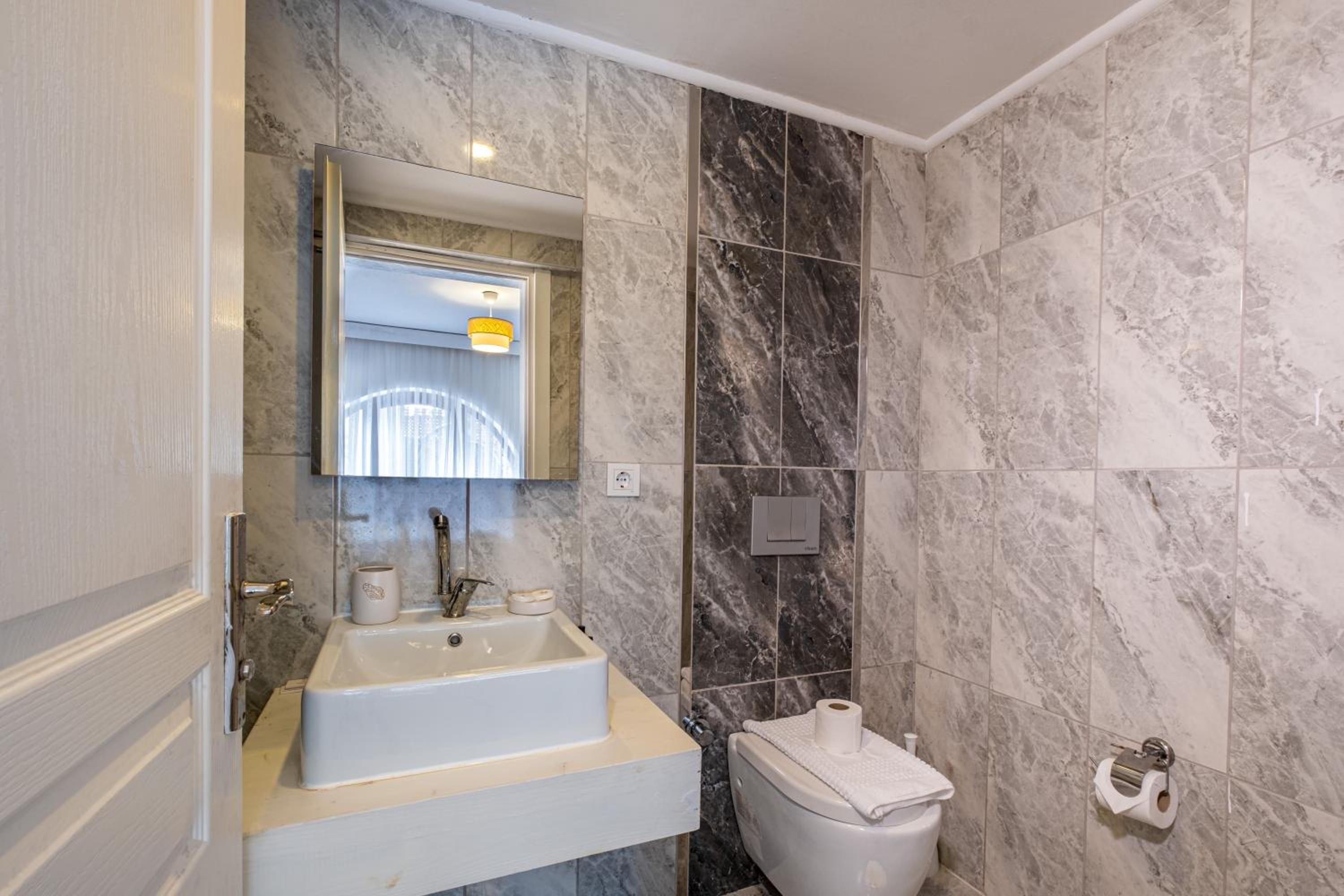 Himm Hotel - Image 10