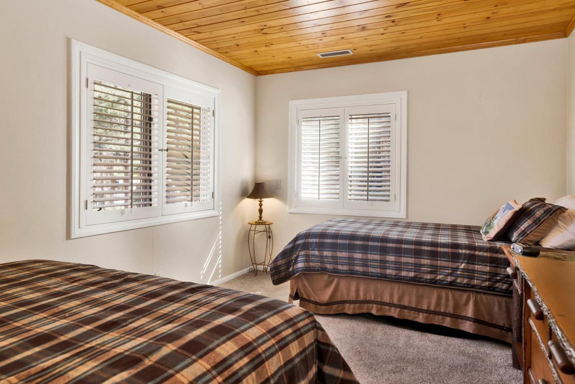 Cove lakefront chalet #2098 view 3